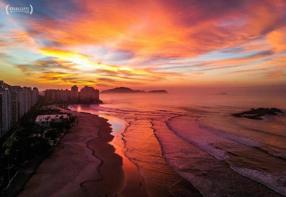 Coimbra Guarujá - Apartamento Beira Mar - Praia Enseada - 150m Praia view 3
