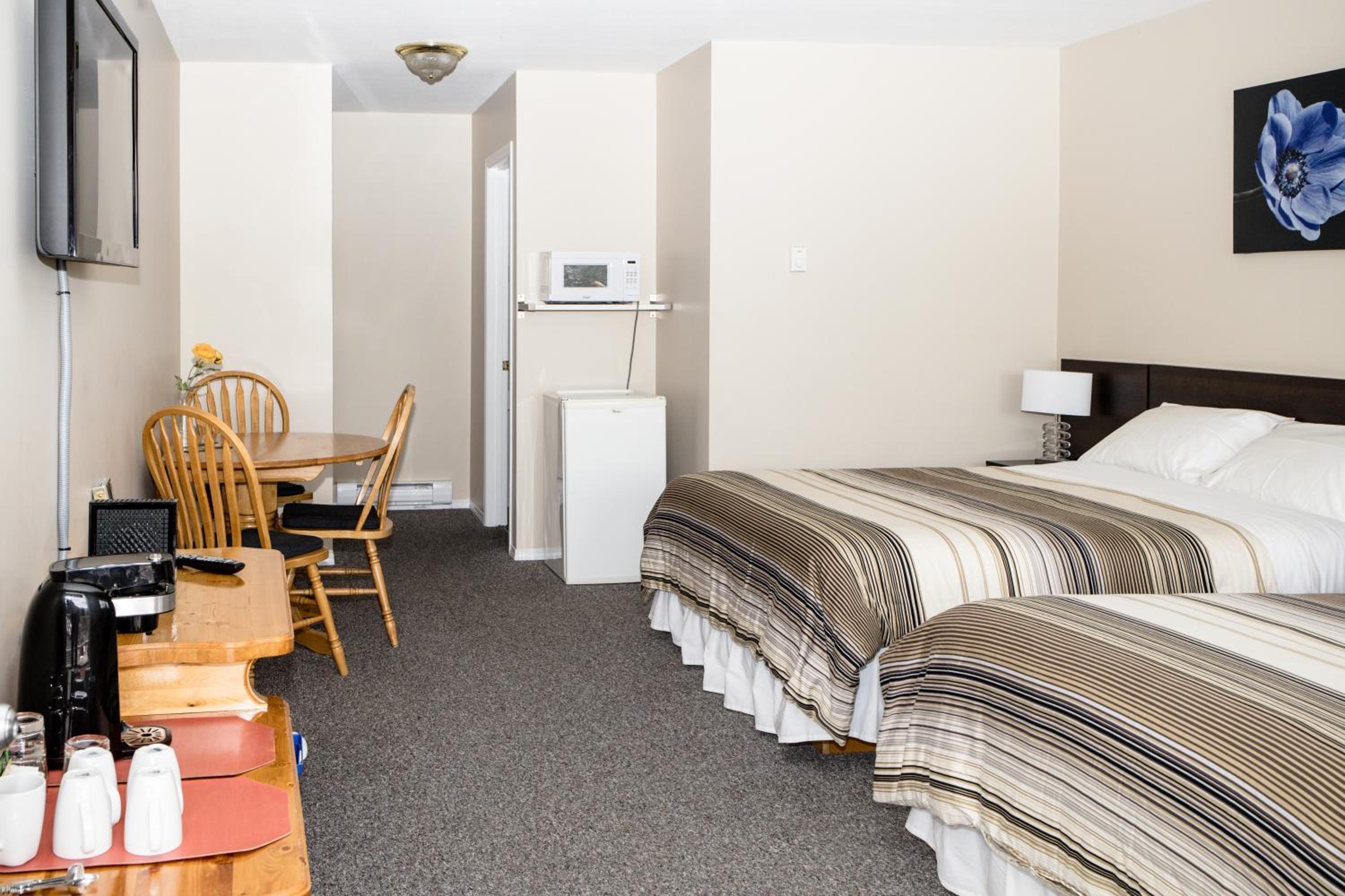 Crescent Motel
