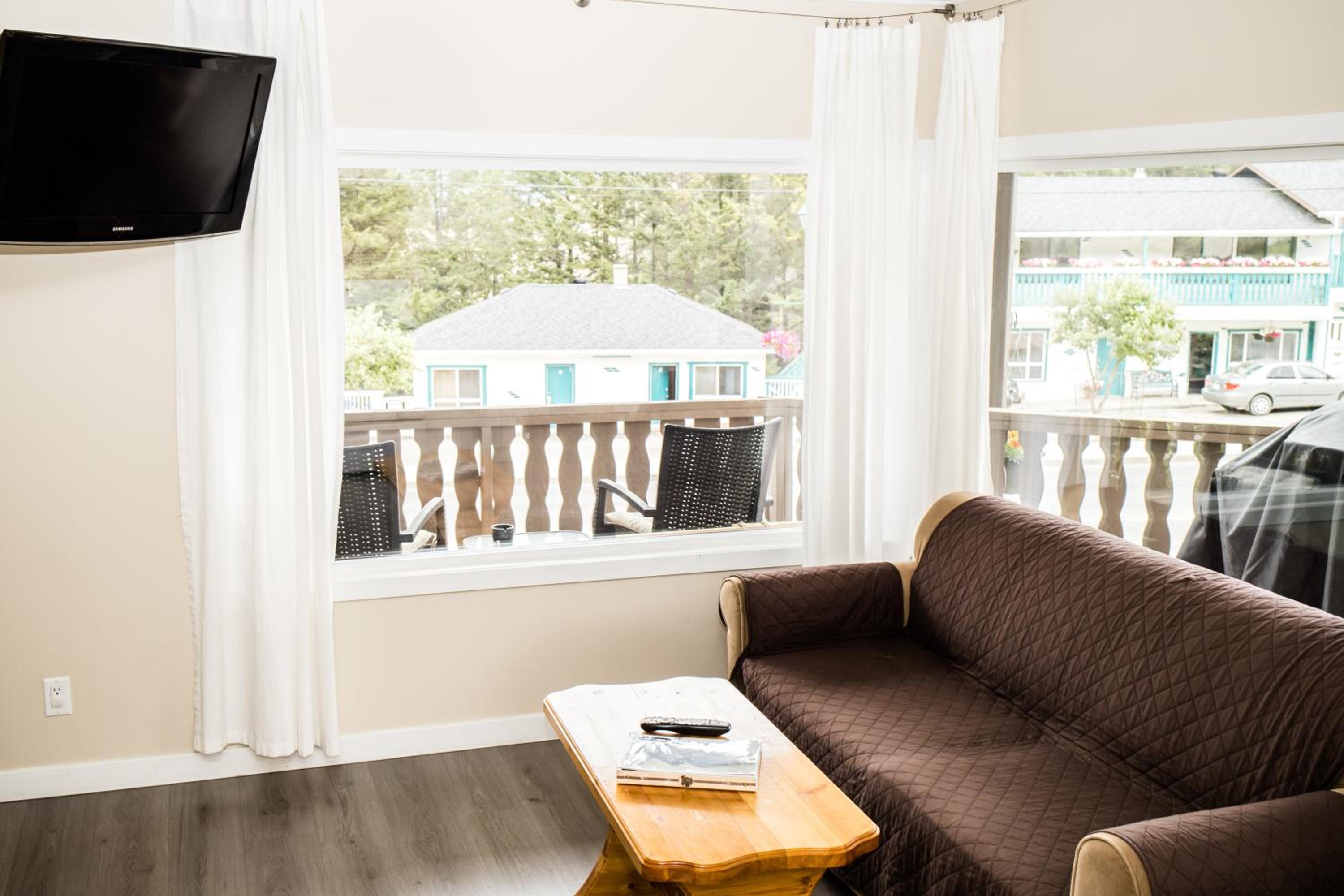 Crescent Motel