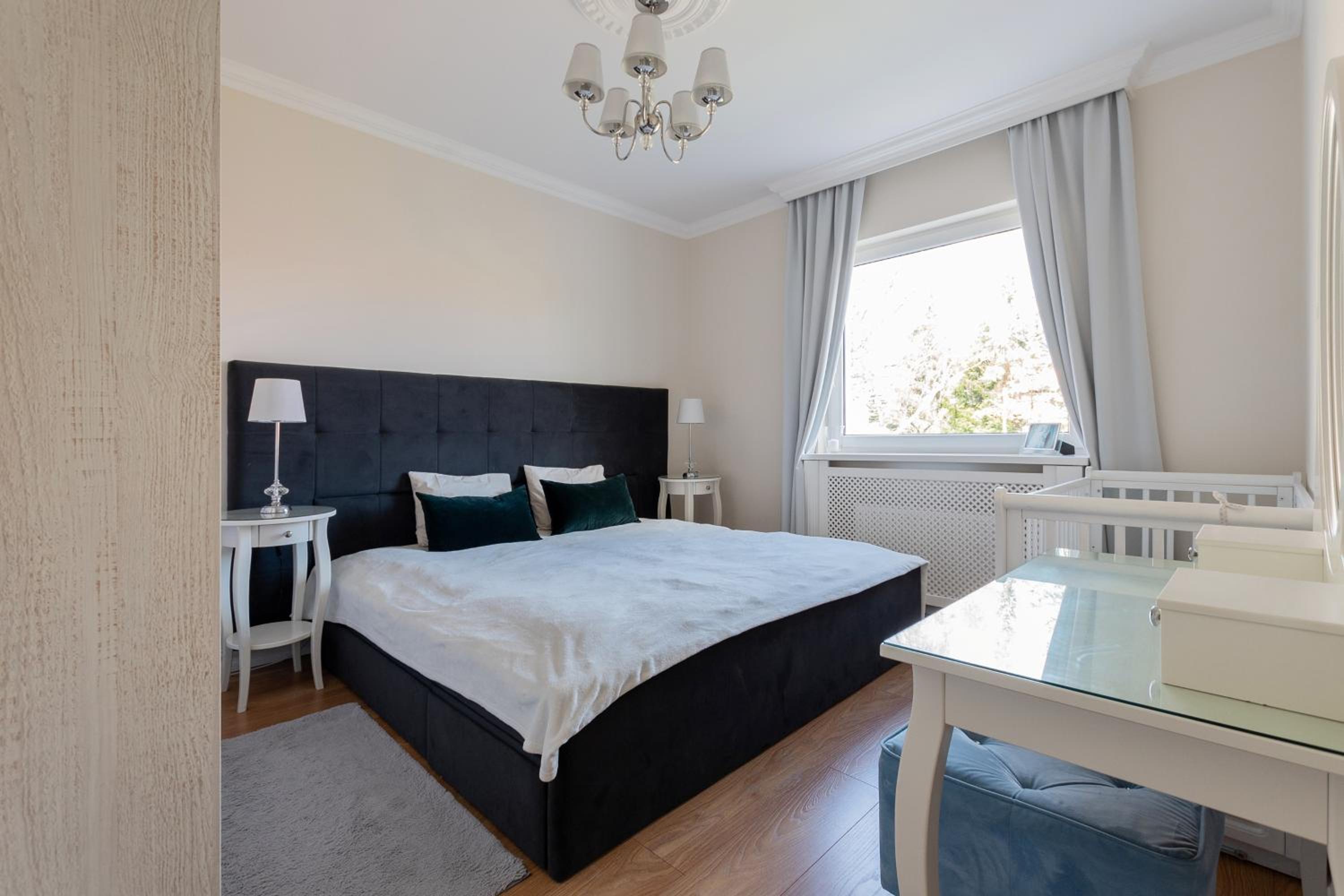 Elegant near Old Town - free parking view 2