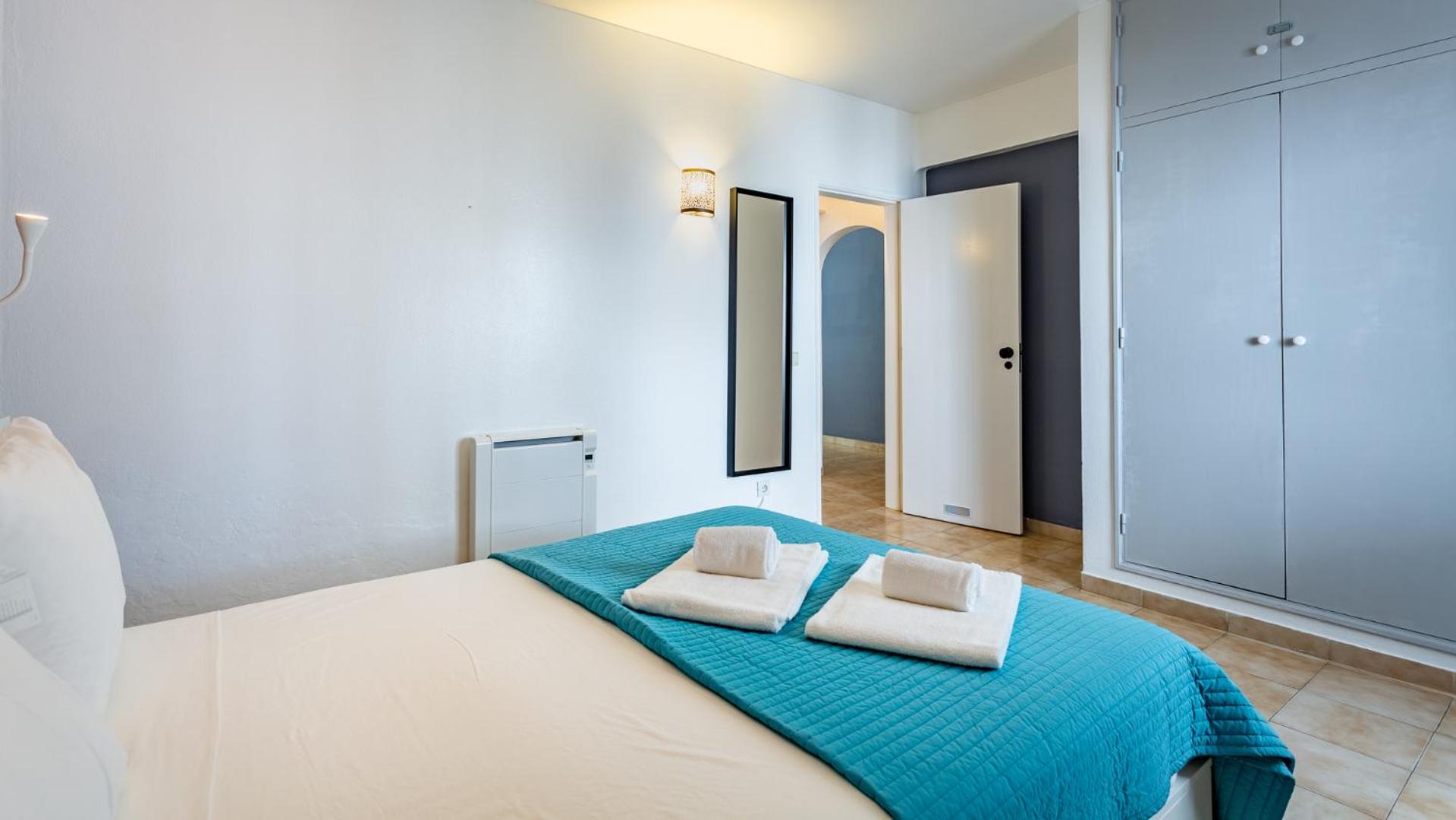 Charming Beachside Apartment w/ Pool by LovelyStay view 4