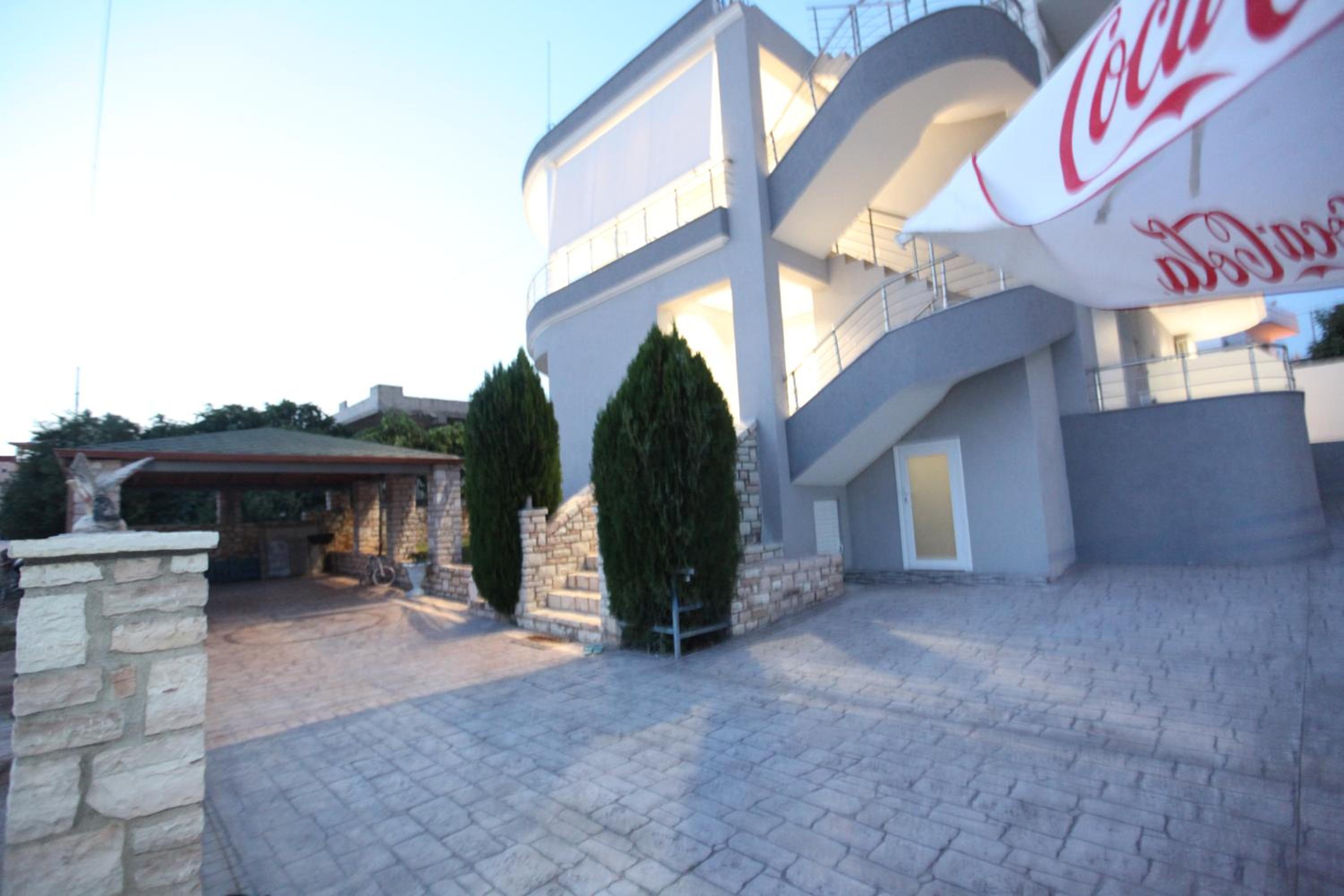 Vila Neli