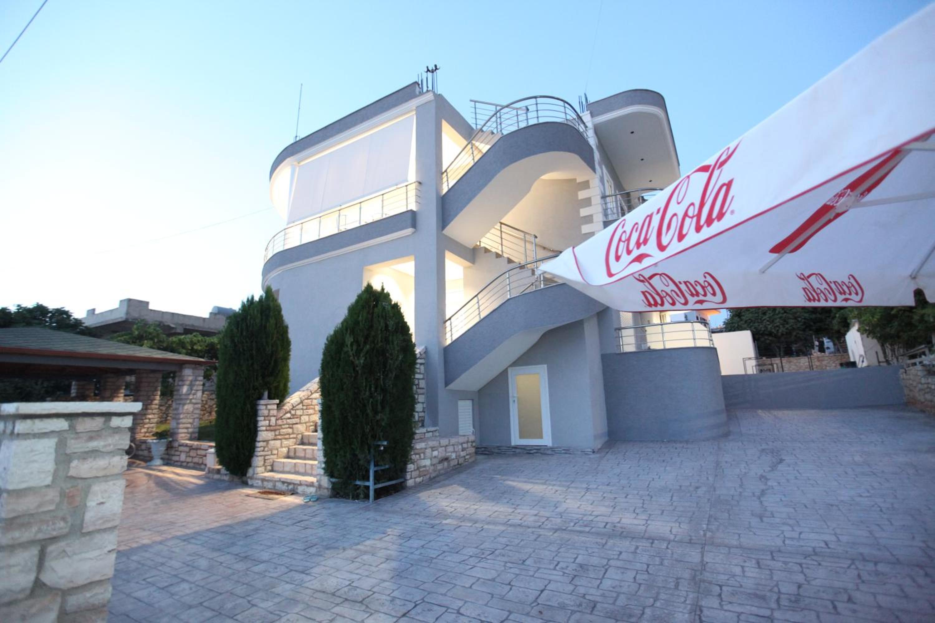 Vila Neli