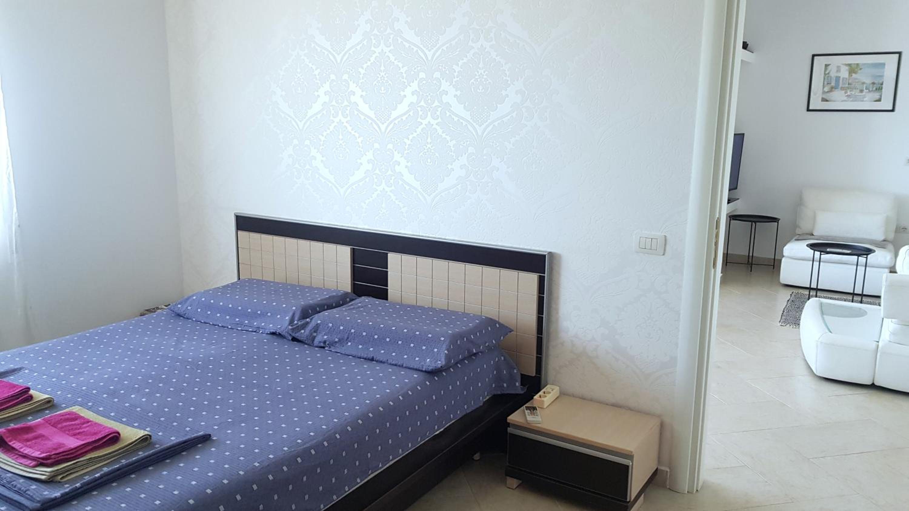 M&I Beach Apartment with Sea View