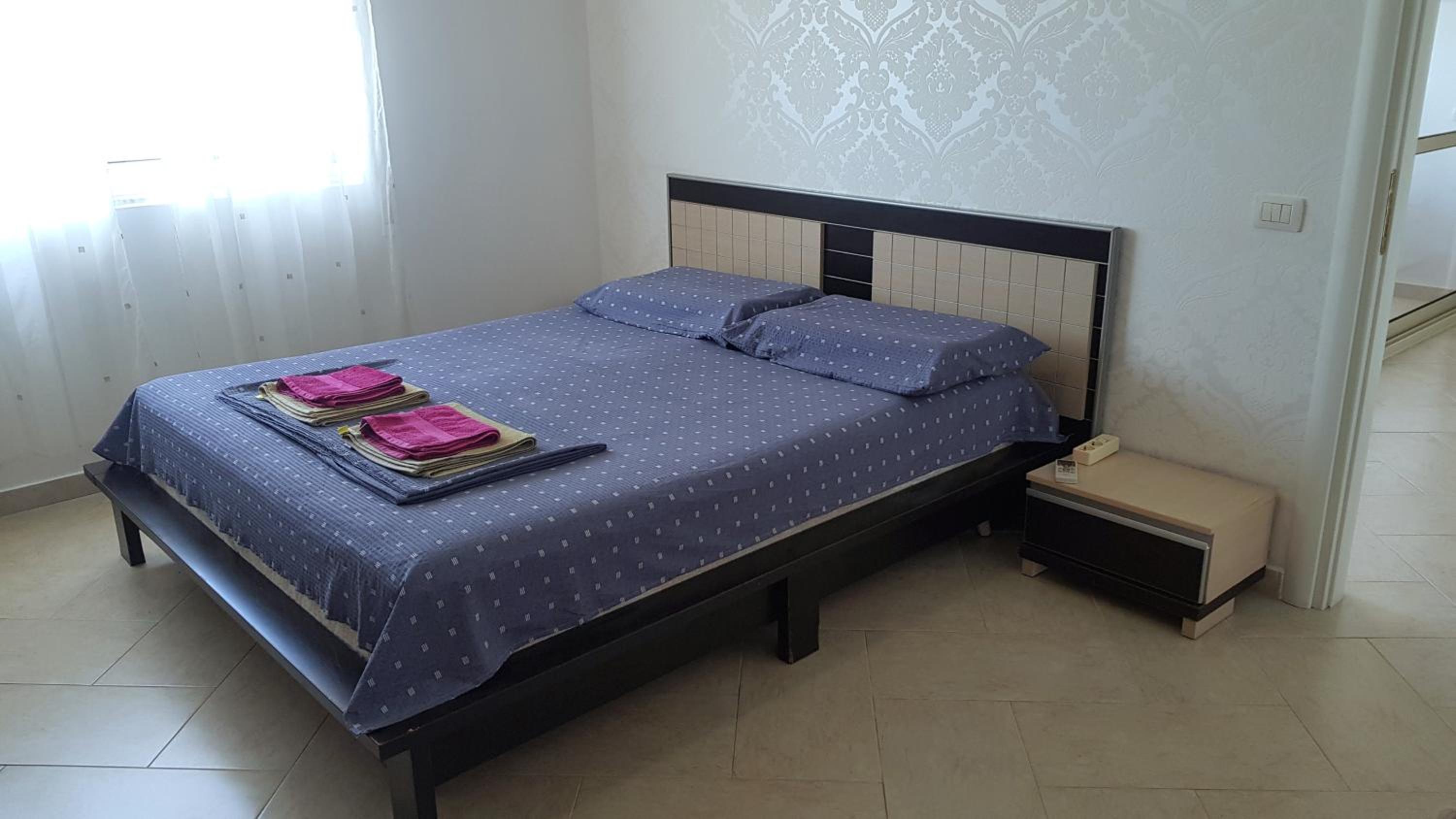 M&I Beach Apartment with Sea View