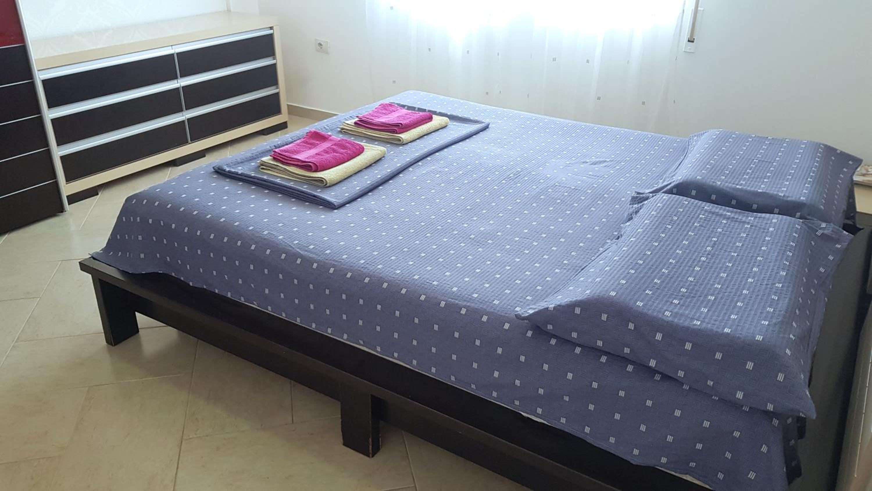 M&I Beach Apartment with Sea View