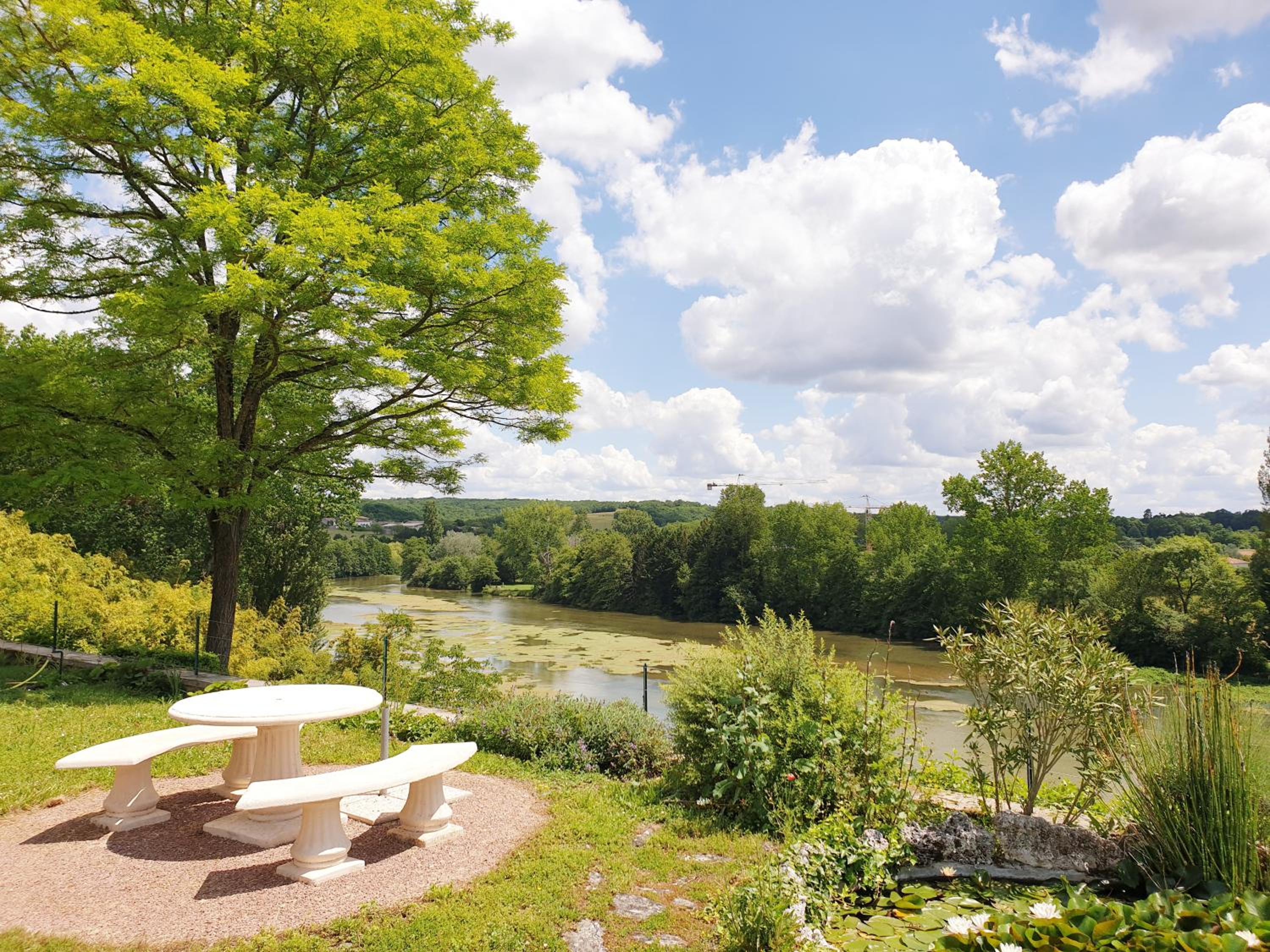 Grande maison escapade au bord de la riviere view 2