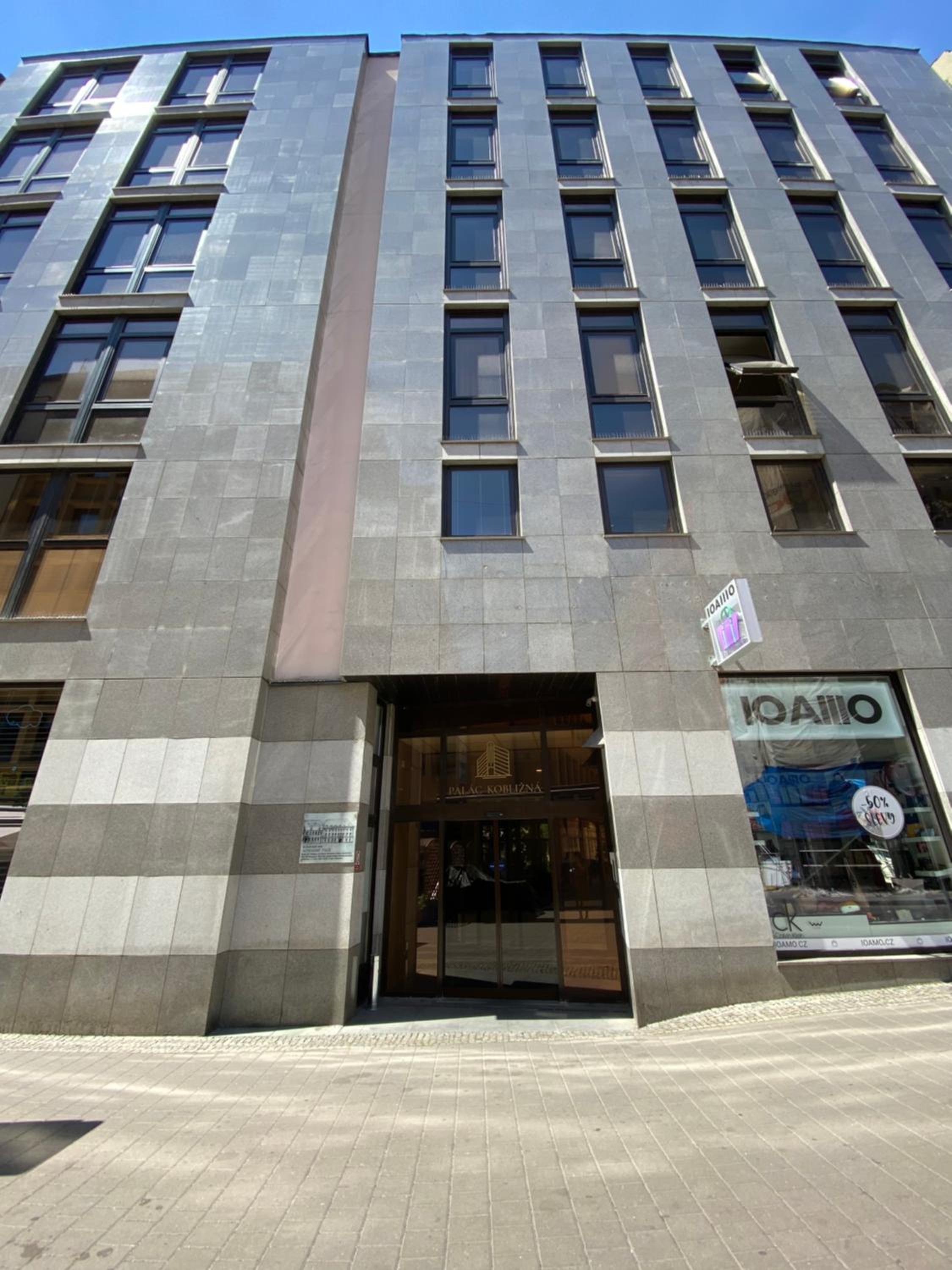 Beautiful apartment few steps from main square view 4