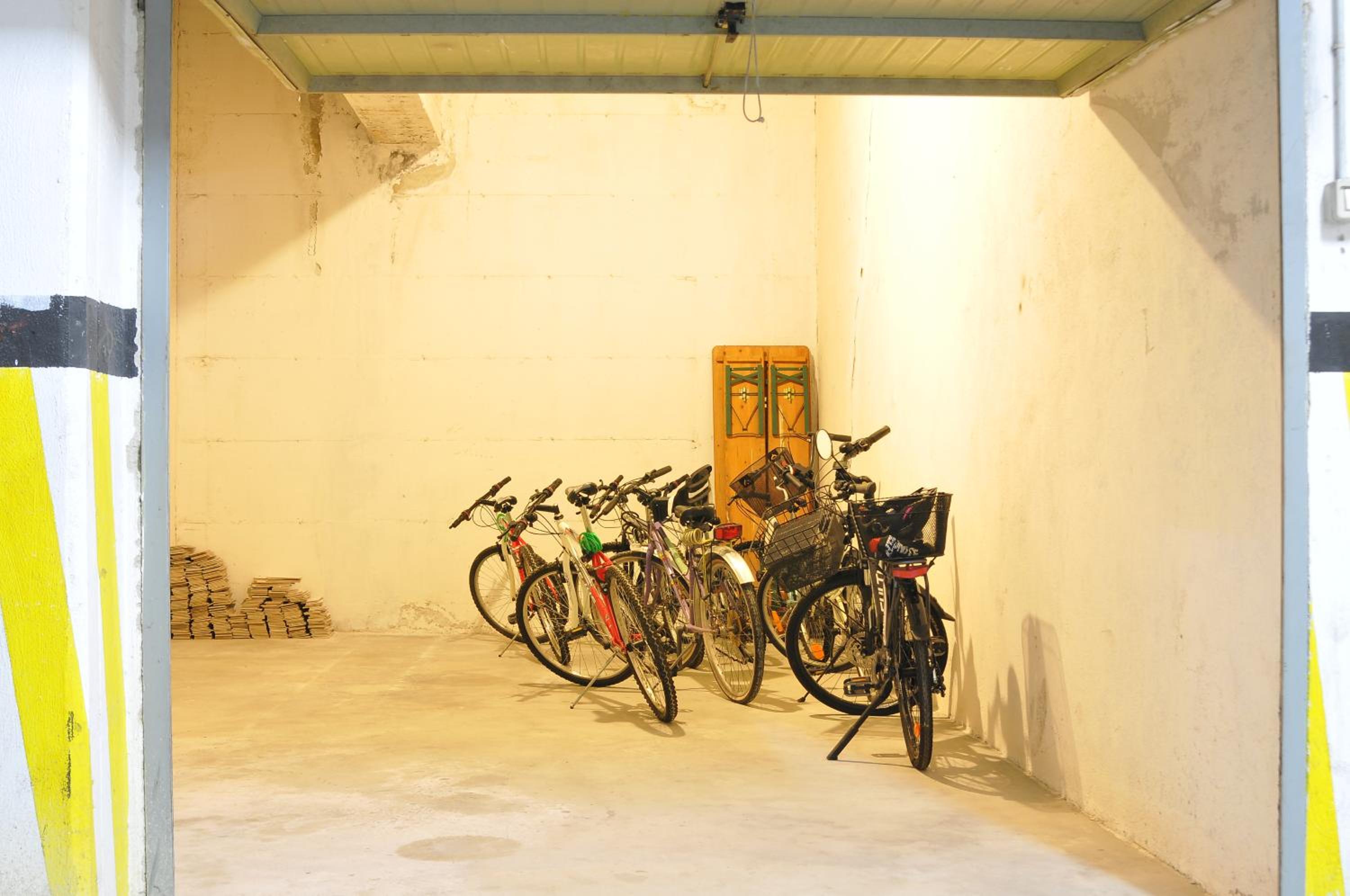 Sole & Querce Apartments- Bike Friendly with garage view 4