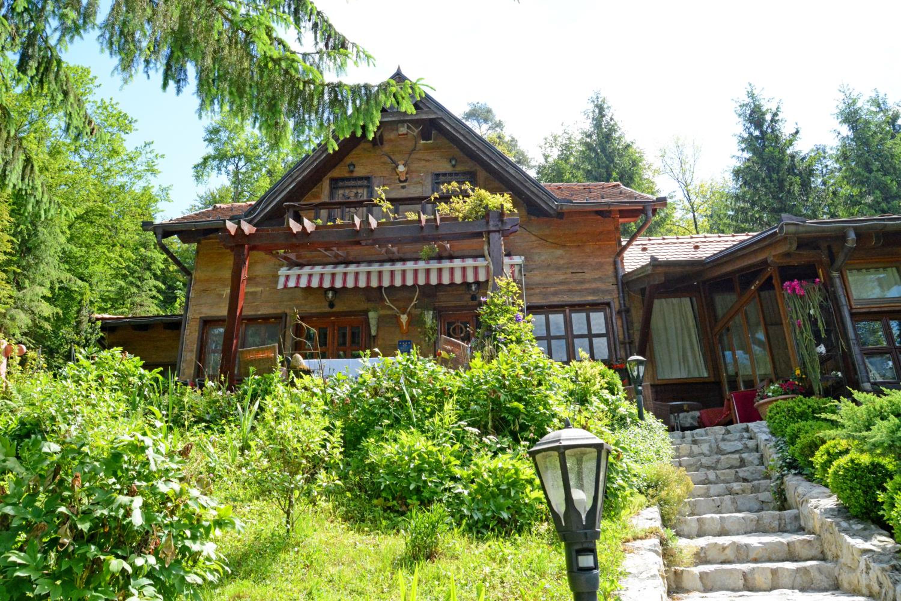 Hotel Holiday Home Tonkina kuća - Image 1