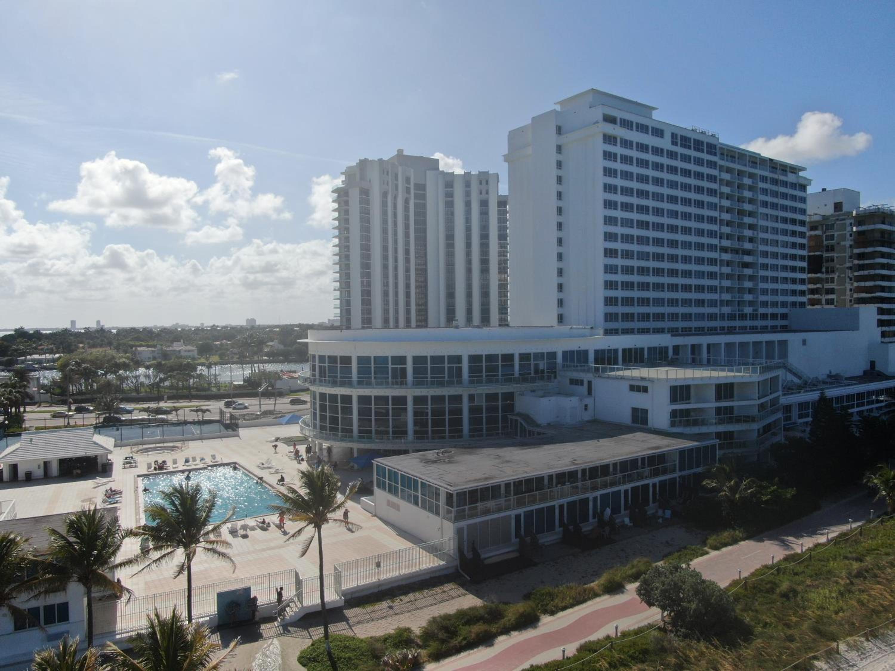 New Point Miami Beach Apartments