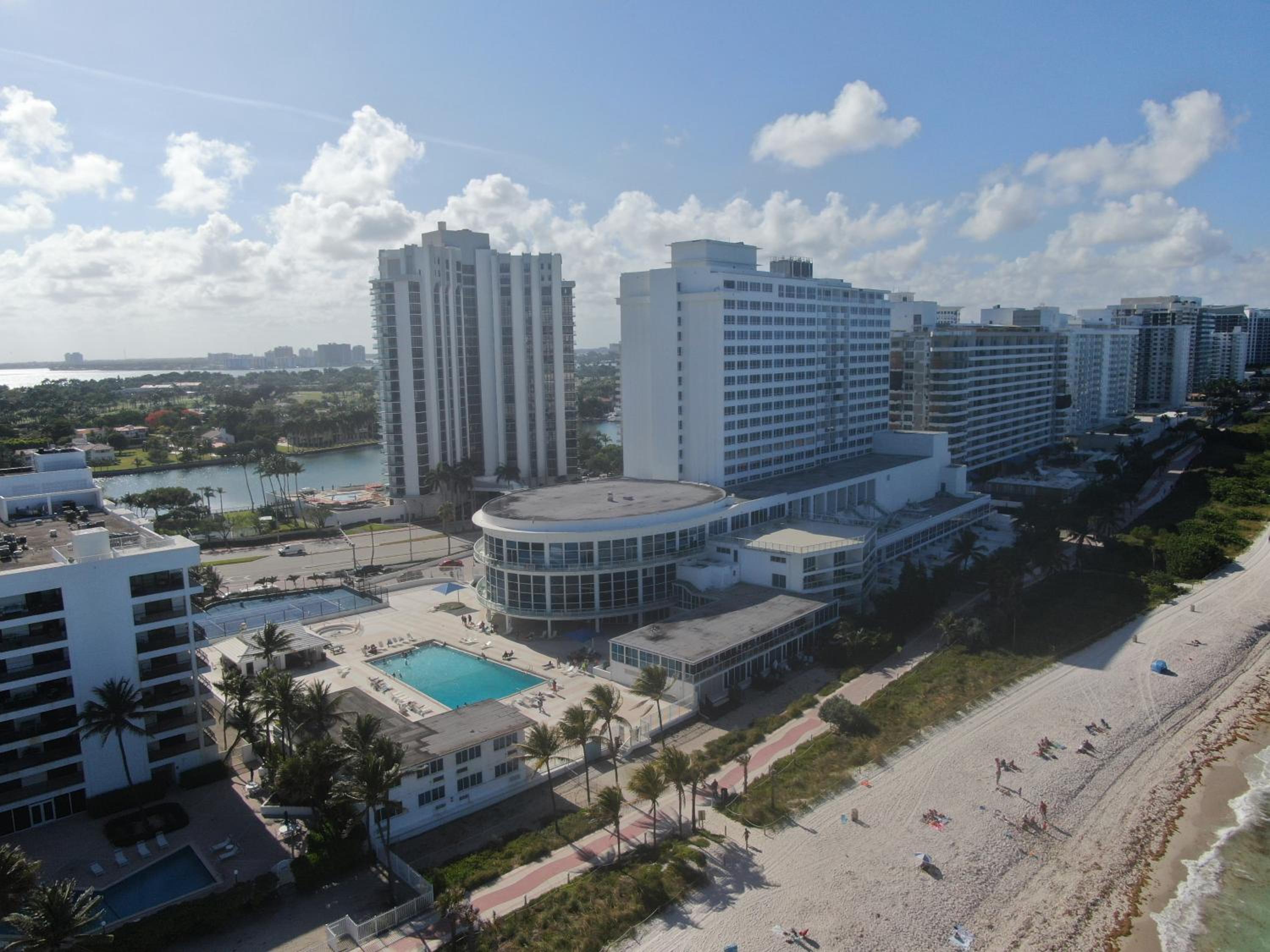 New Point Miami Beach Apartments