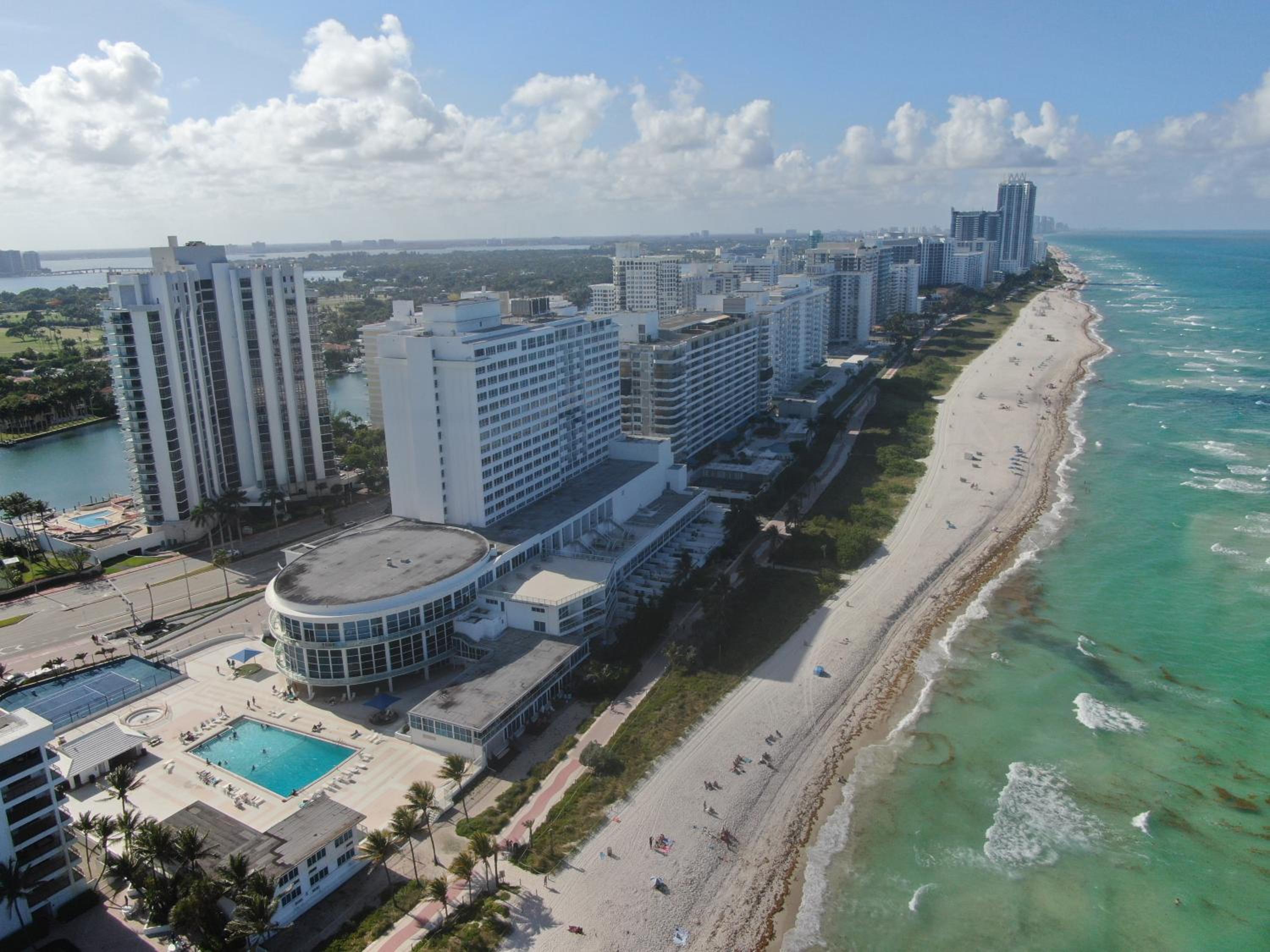New Point Miami Beach Apartments