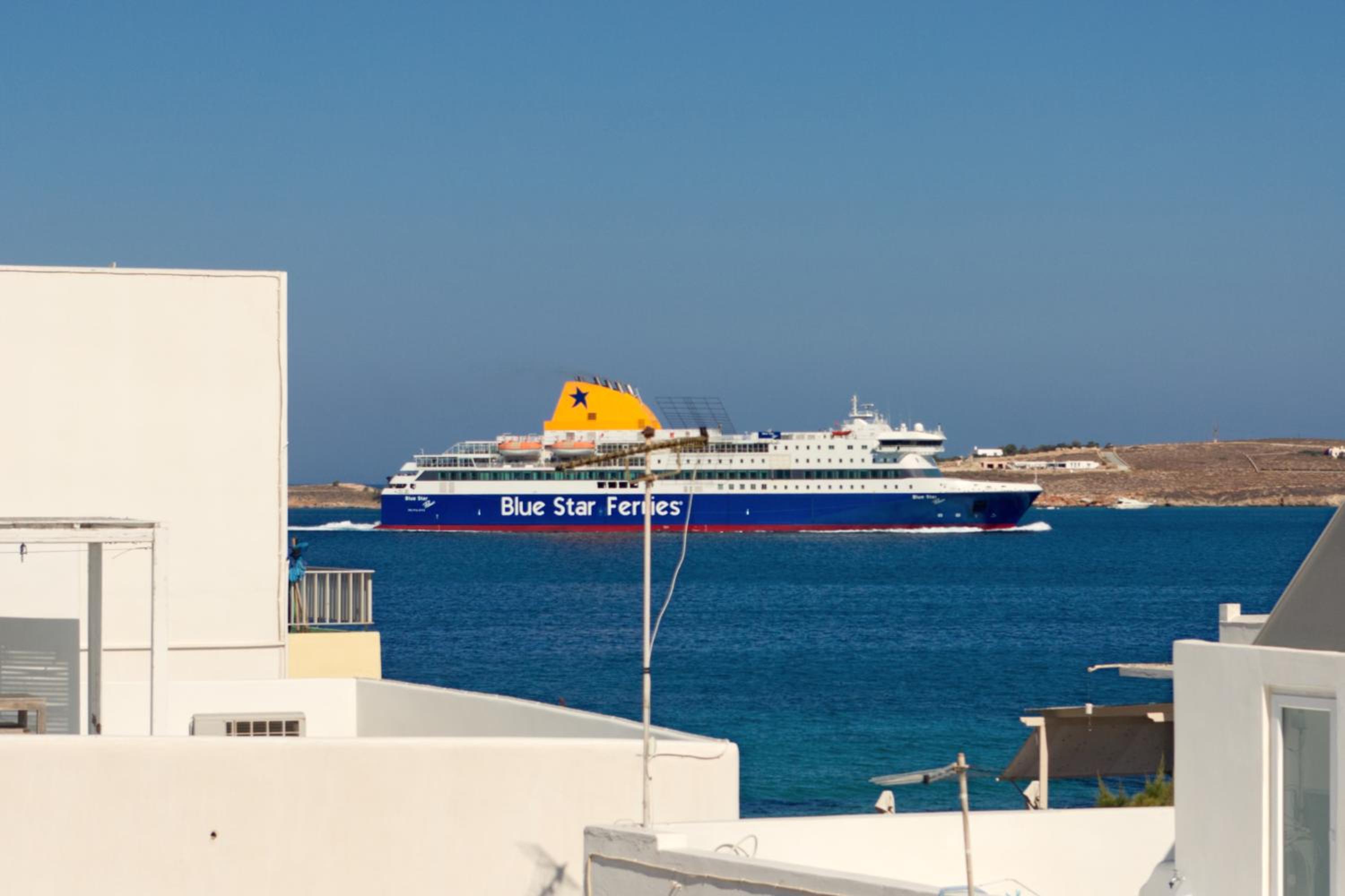 White cycladic town house with sea vew photo 3