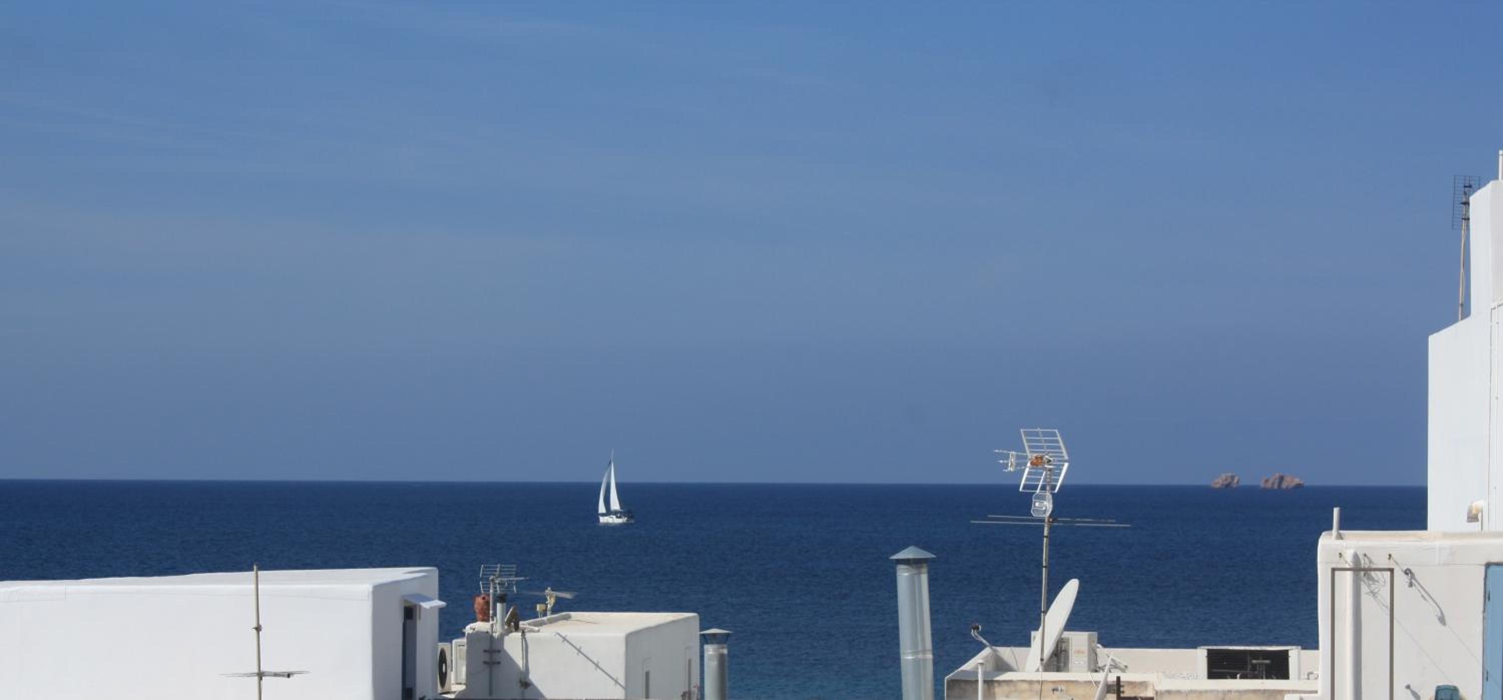White cycladic town house with sea vew photo 2