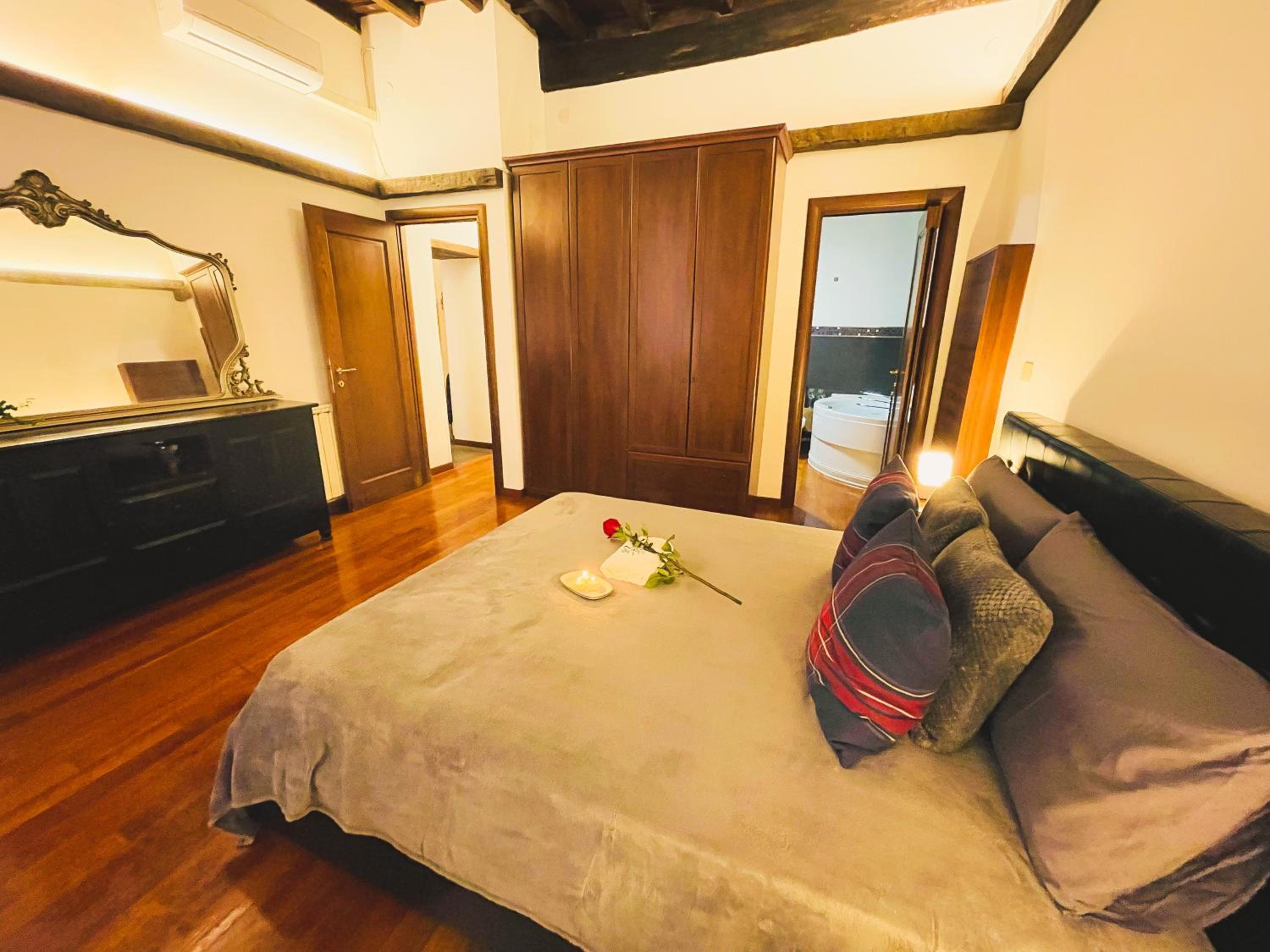 Trevi Fountain Luxury Guest House