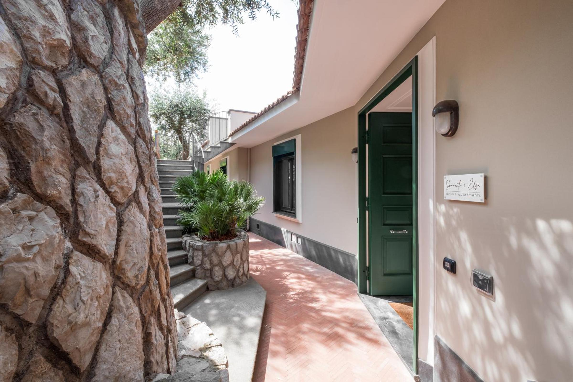 Sorrento & Else - Deluxe Apartments view 4