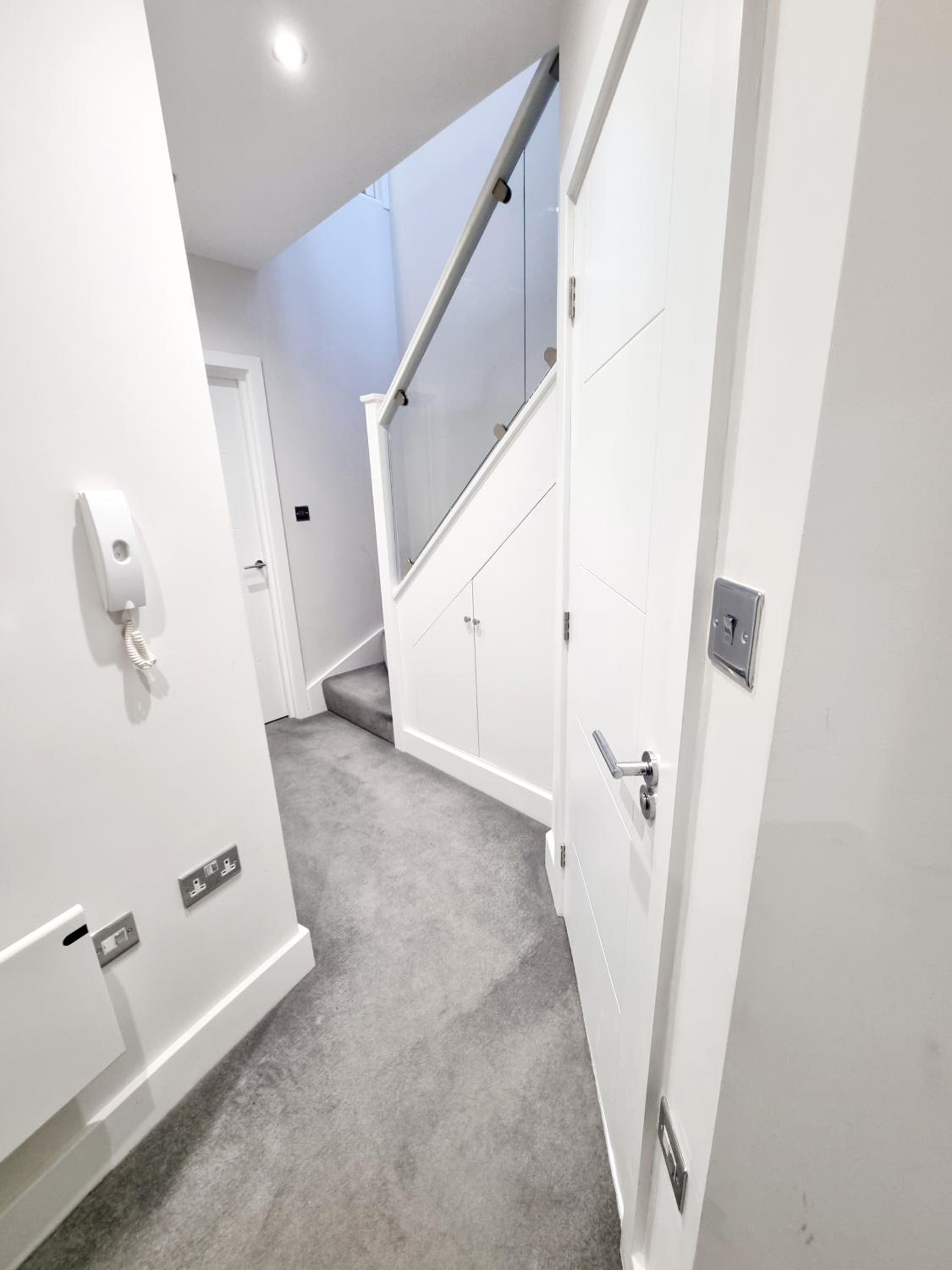 Modern Maisonette 2 Bedrooms Newly Renovated view 3
