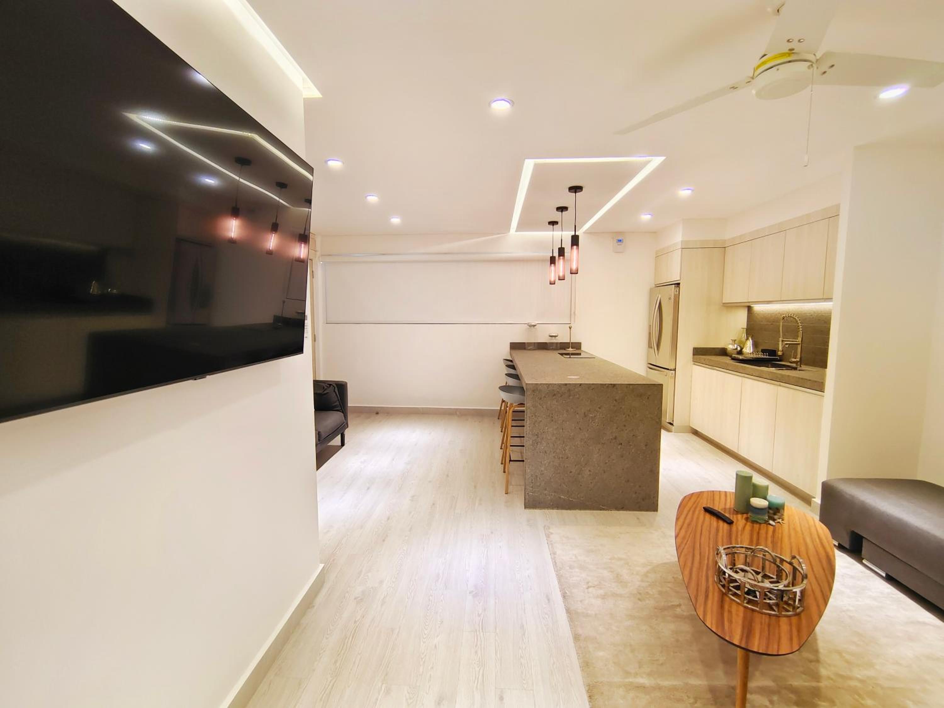 1st Luxury Warehouse