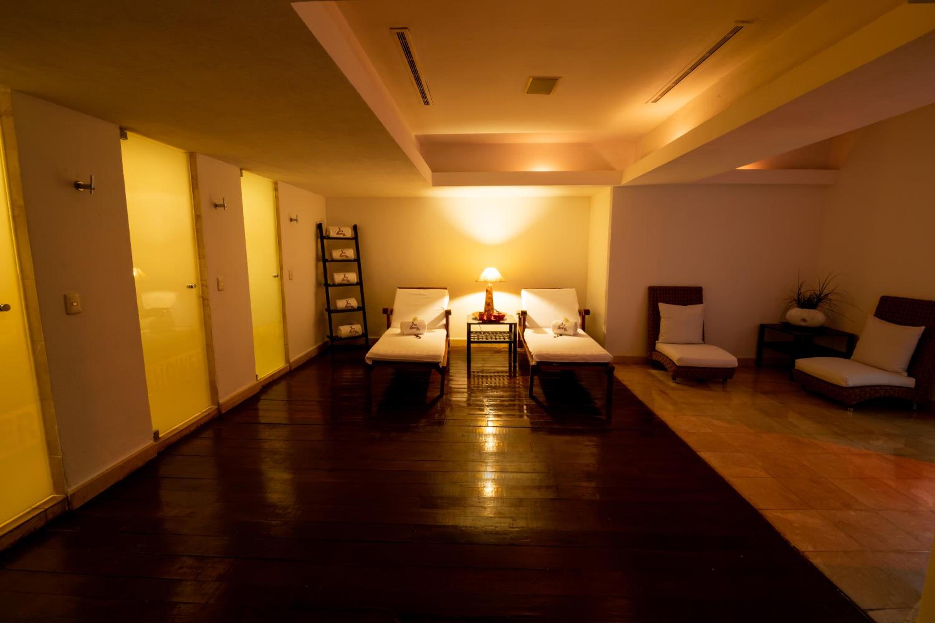 Emporio Acapulco - Property Image 8