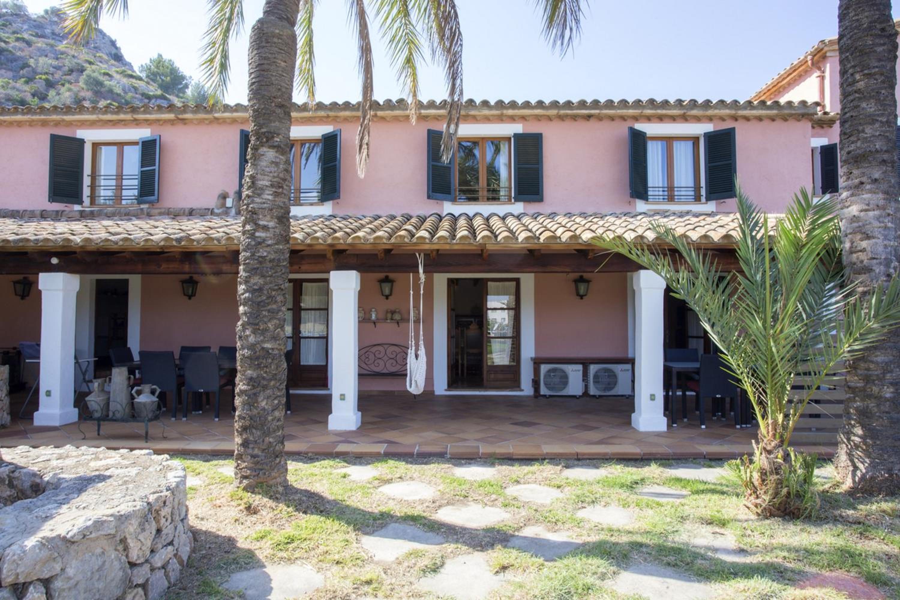 Spacious Apartment in Pollenca with Pool and Mountain View