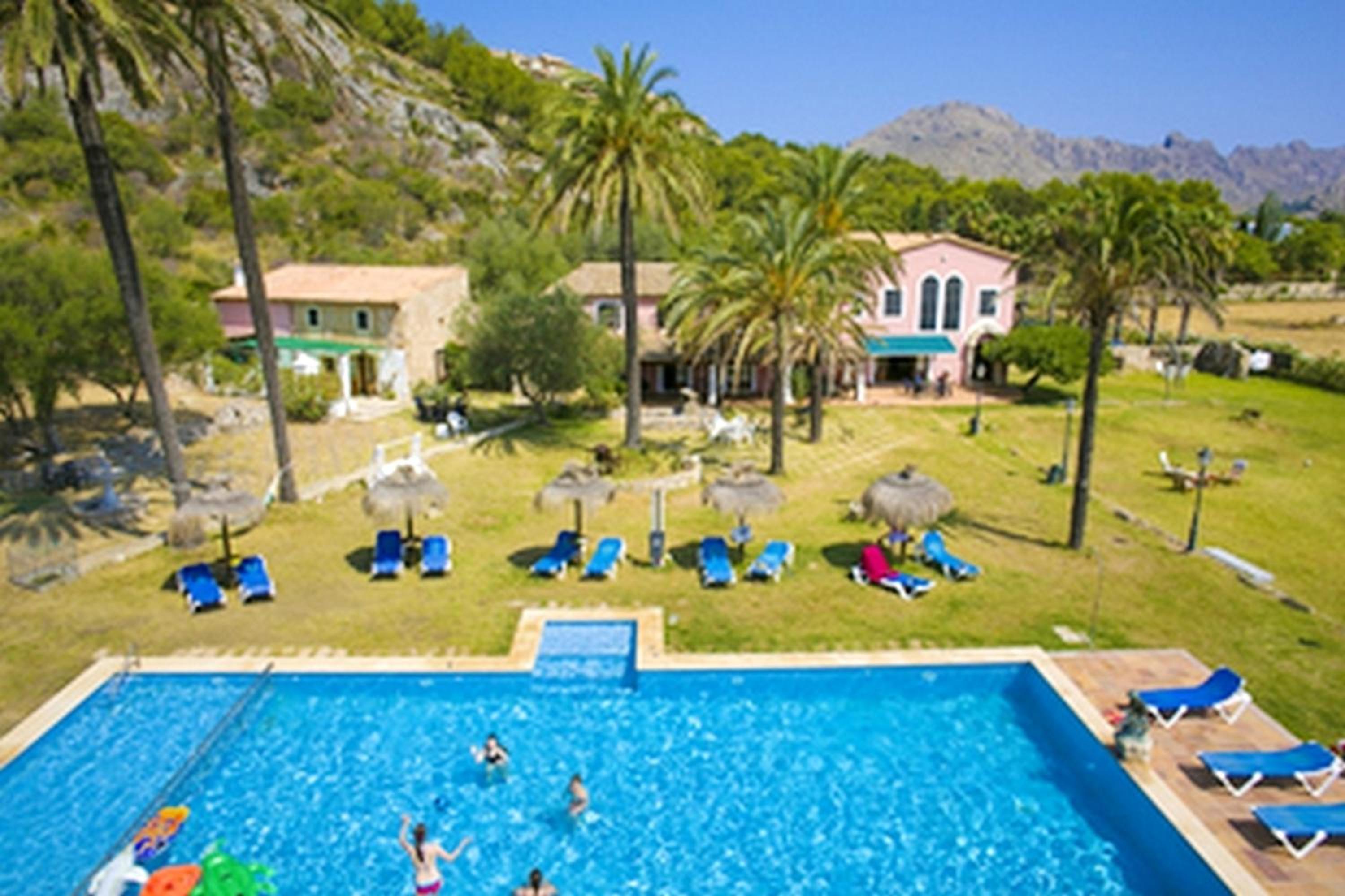 Spacious apartment in Pollenca with mountain view