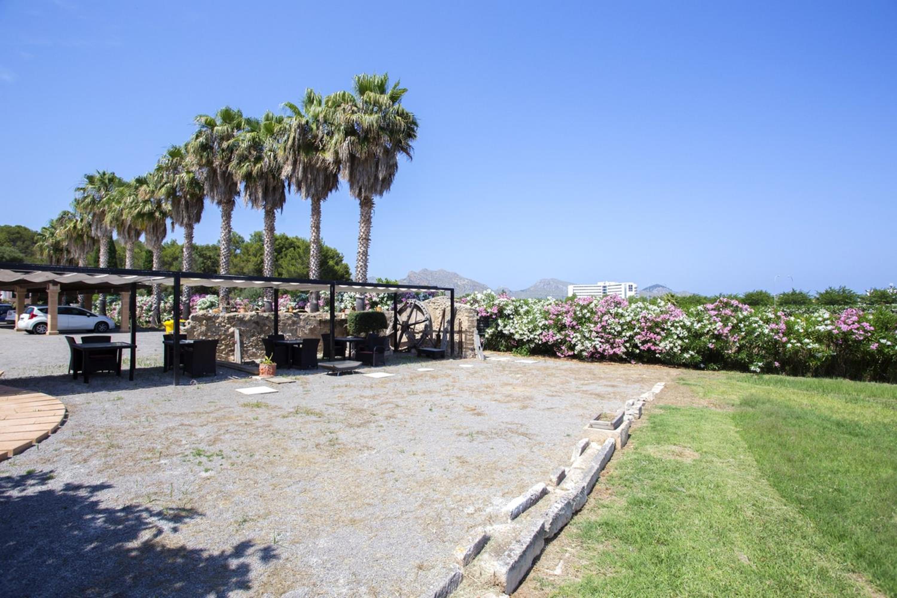 Spacious apartment in Pollenca with mountain view