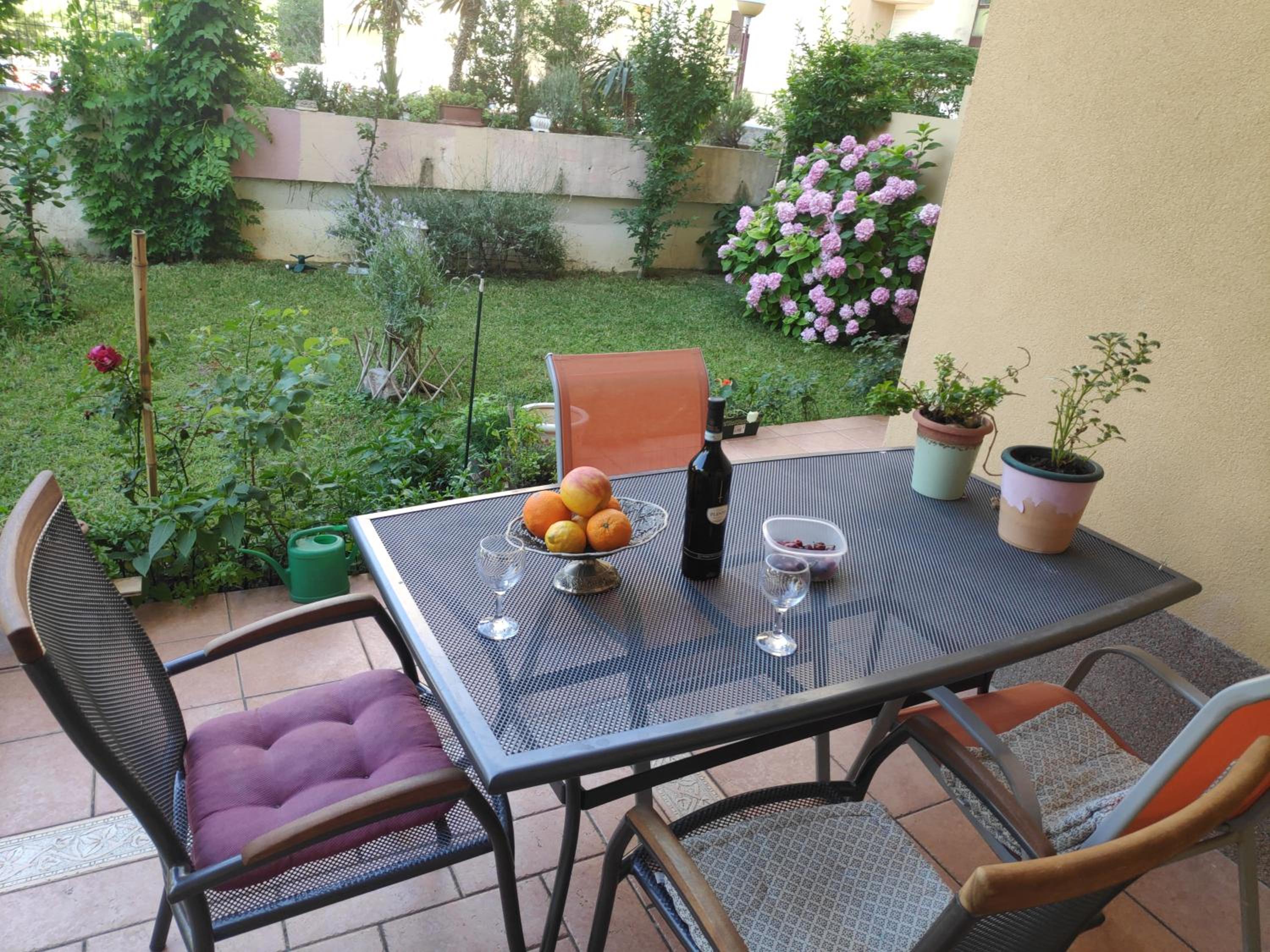 Spacious apartment with big garden near beach — Split