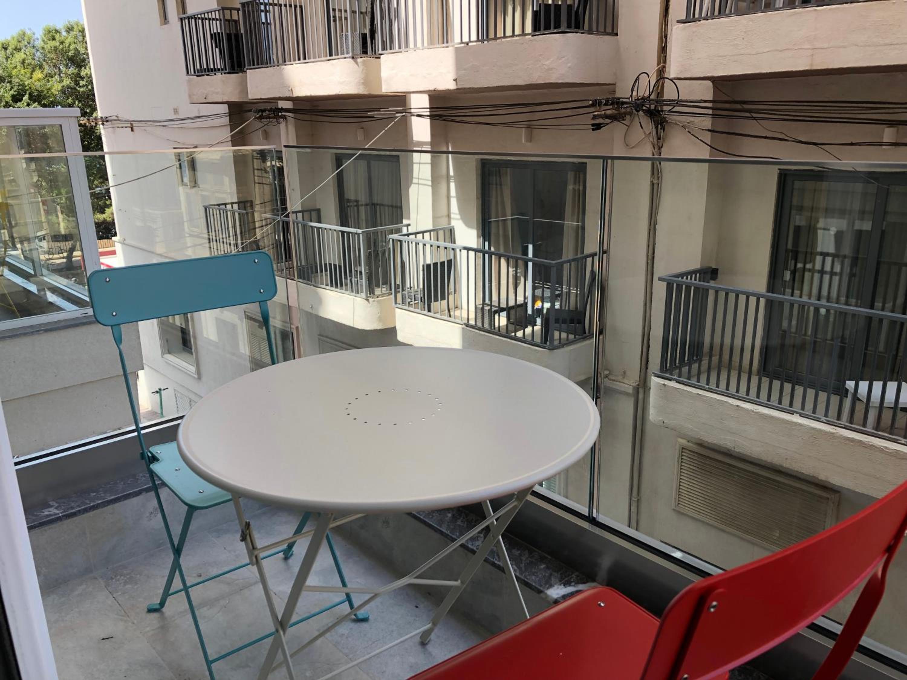 Apartments by Sliema promenade and beach view 4