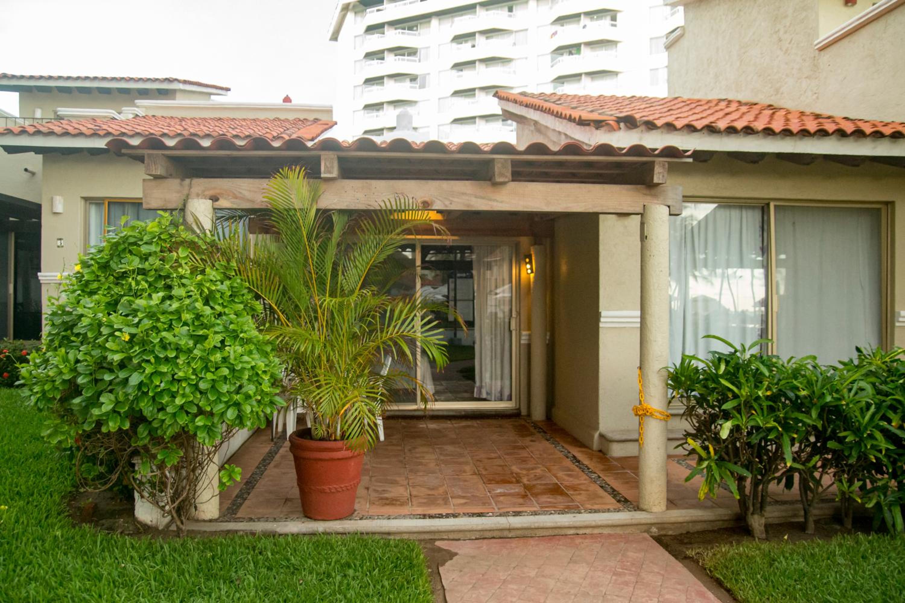 Aca Suites Ixtapa