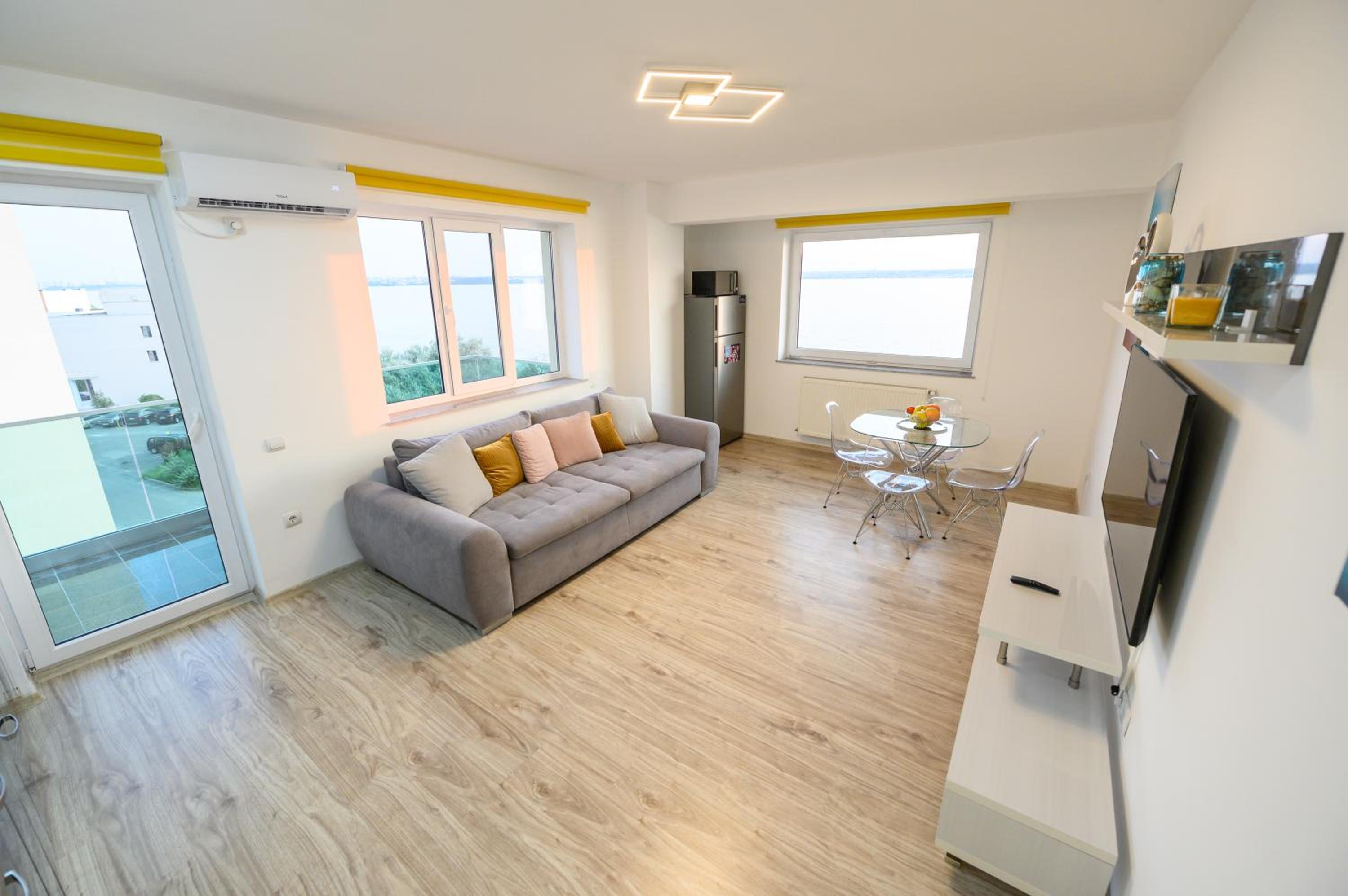 Sunset Lake Apartament Mamaia view 3
