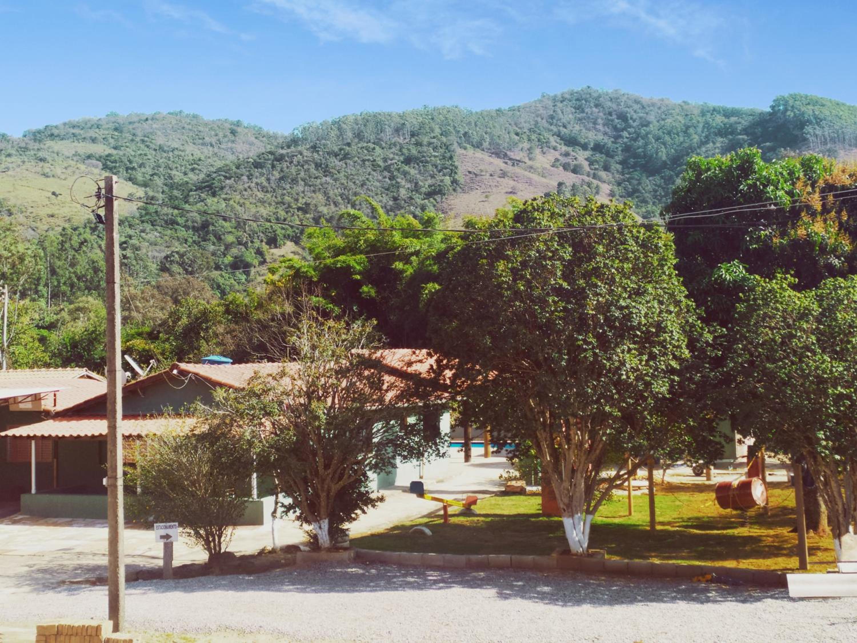 Chácara com piscina área de lazer completa estilo rústico em Socorro