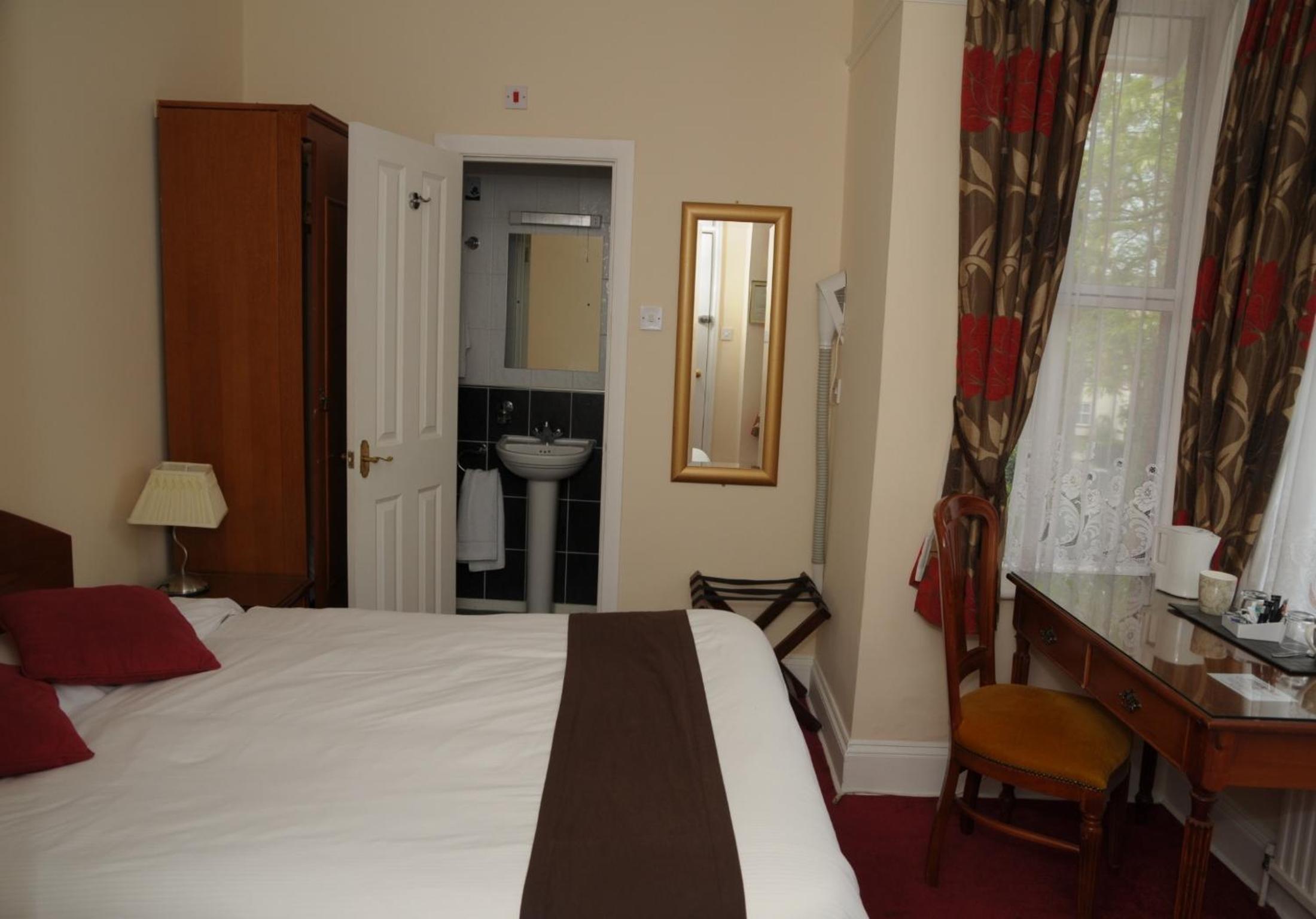 Wimblehurst Hotel, photo 11