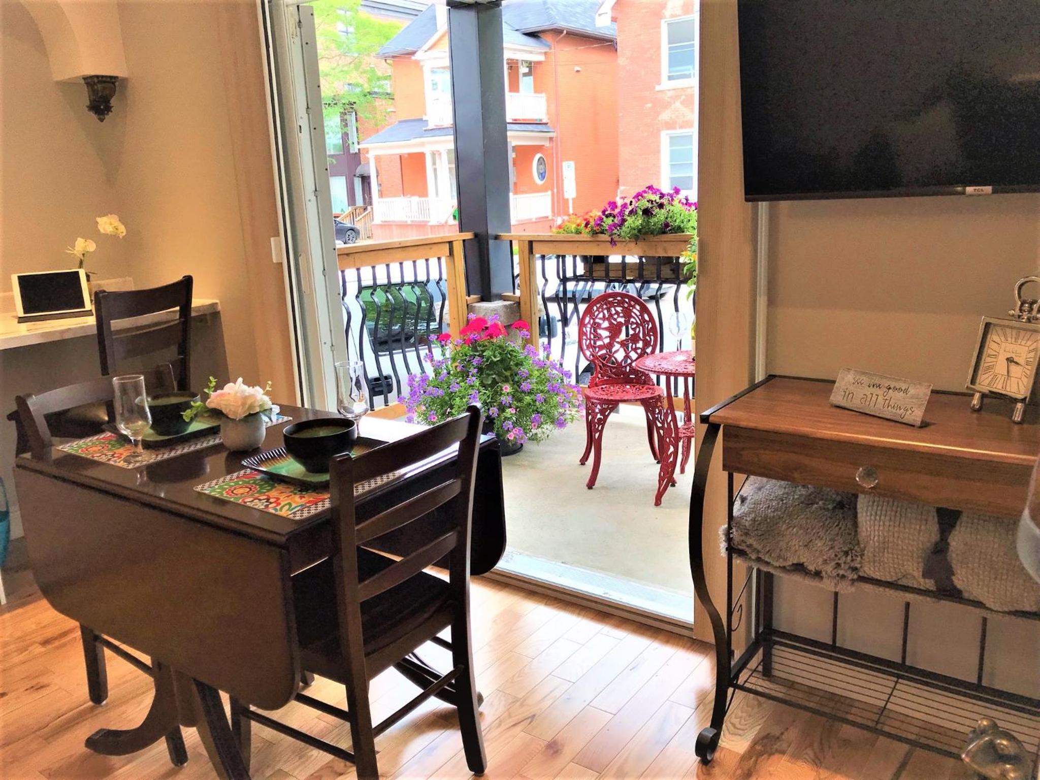 Ottawa Downtown Executive Apartment Retreat with Private Balcony near Bank Street - Sleep Max 2 view 2