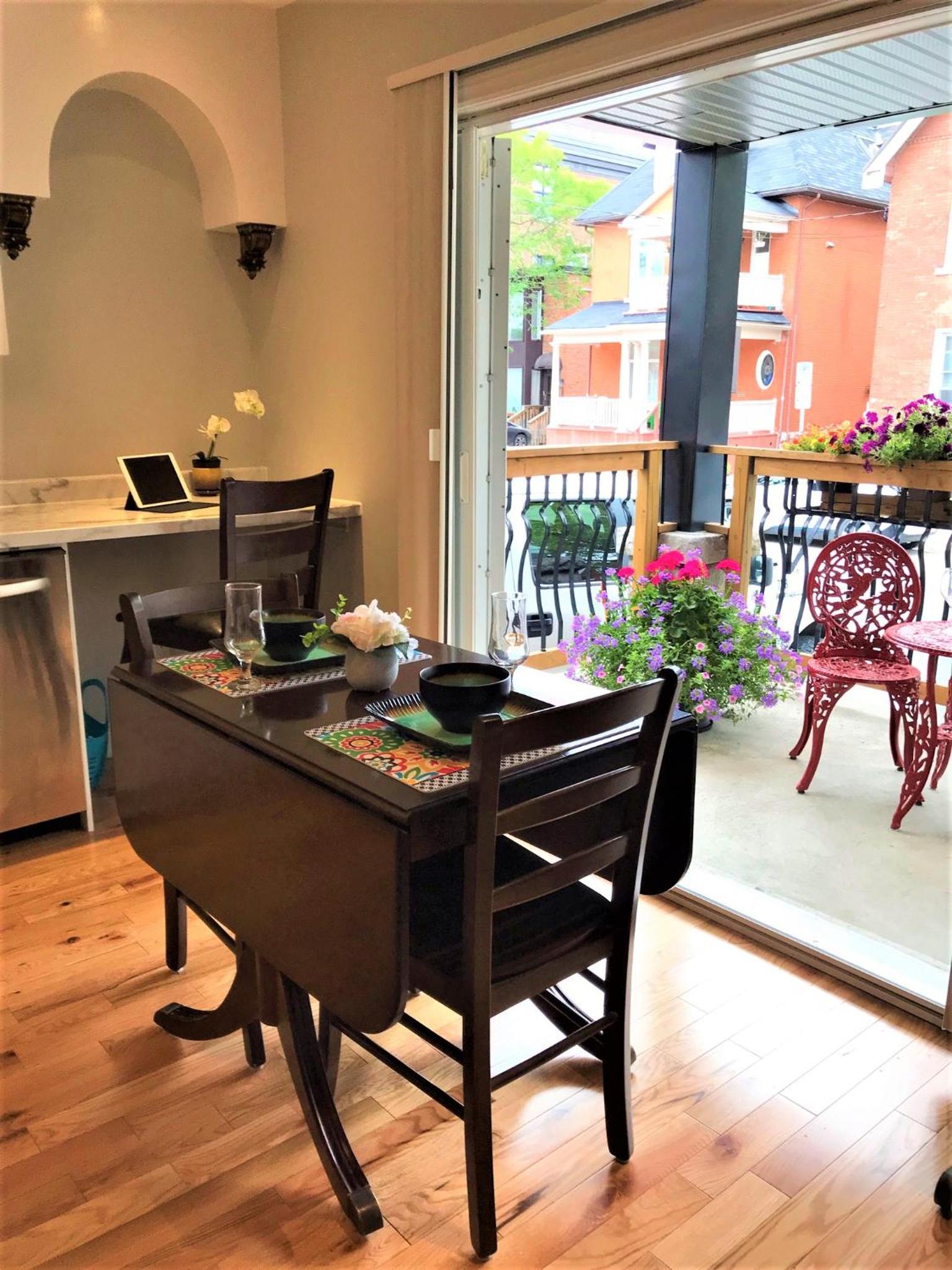 Ottawa Downtown Executive Apartment Retreat with Private Balcony near Bank Street - Sleep Max 2 view 4