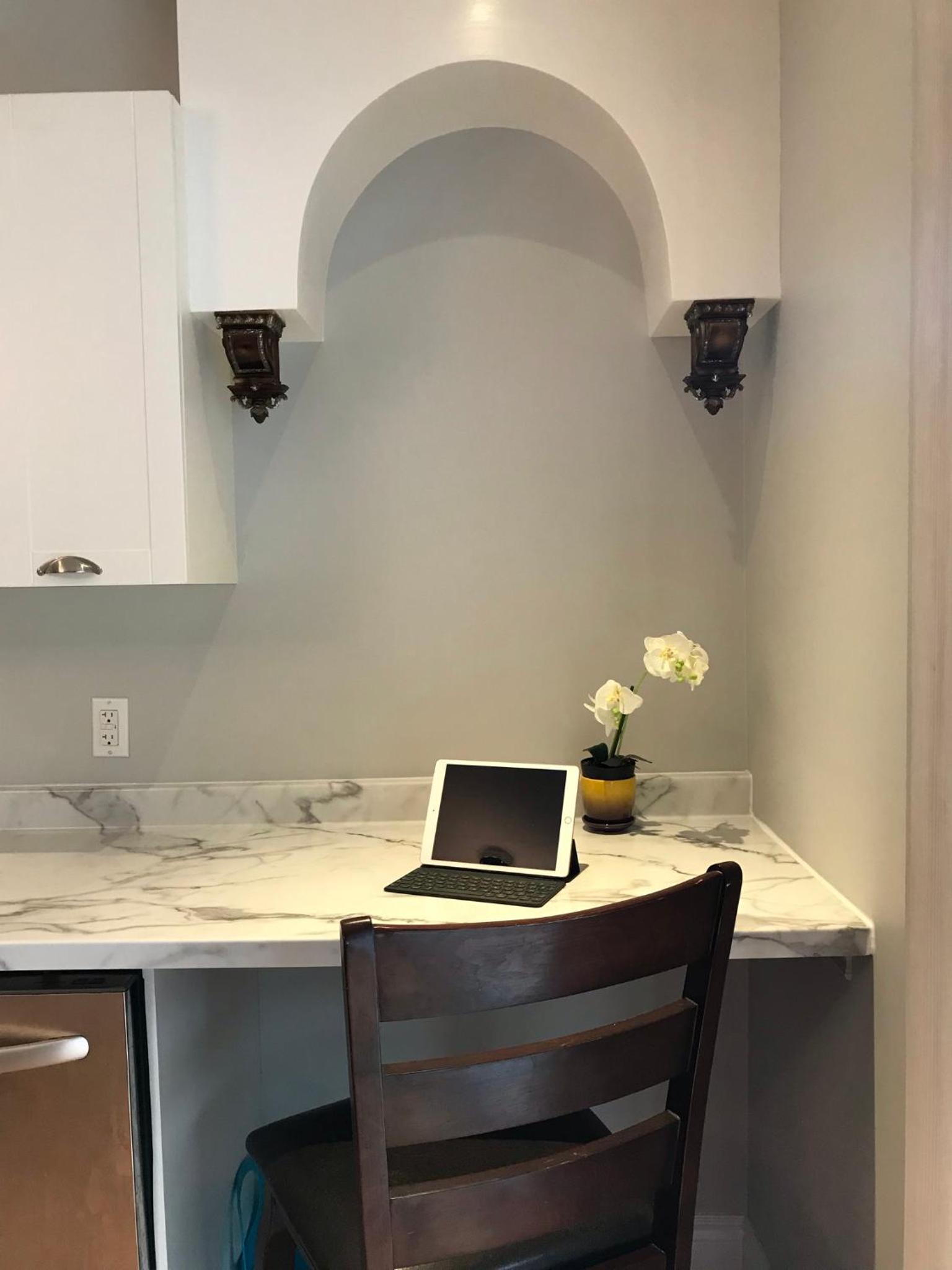 Ottawa Downtown Executive Apartment Retreat with Private Balcony near Bank Street - Sleep Max 2 view 5