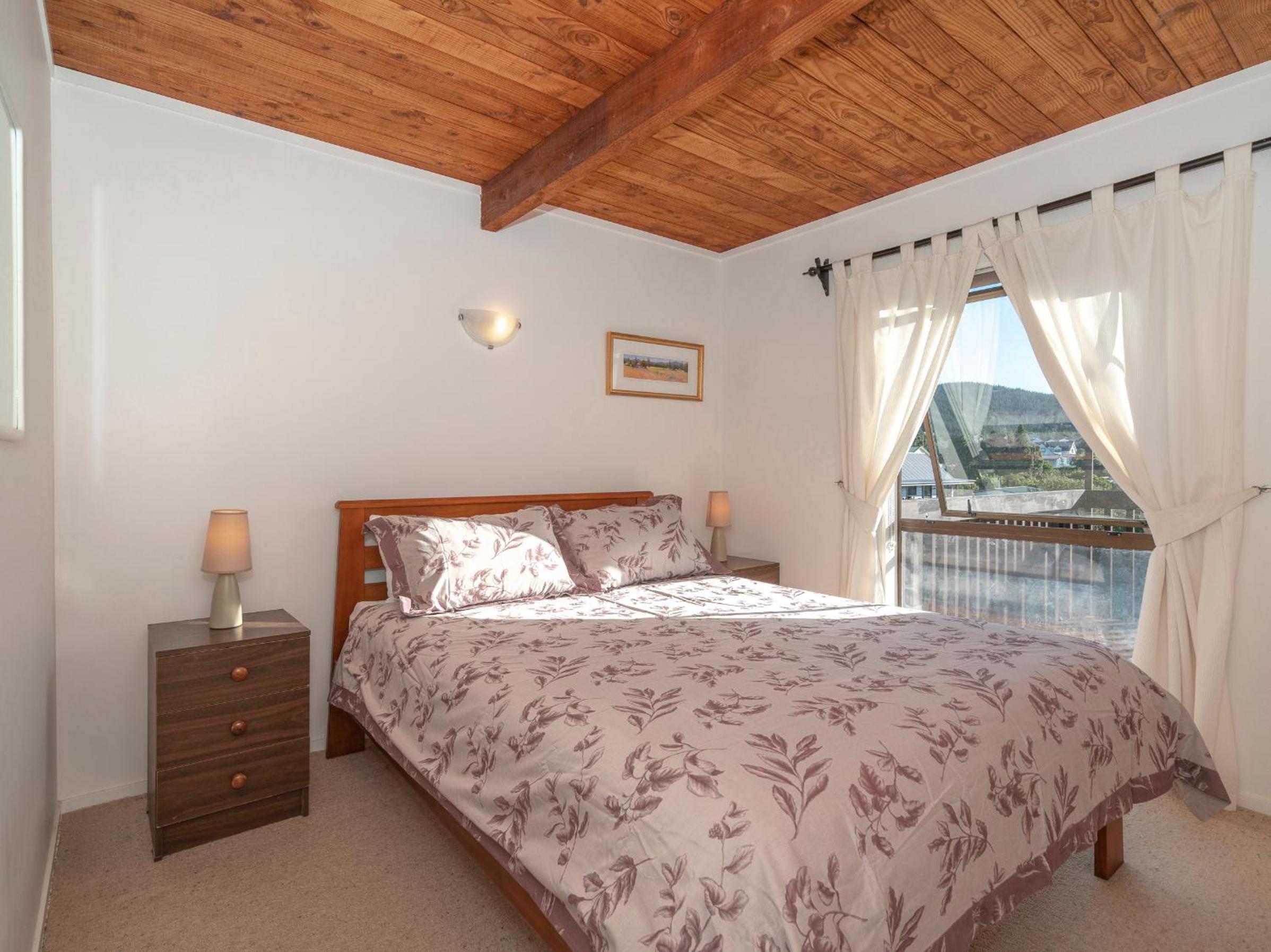 Getaway - Onemana Holiday Chalet view 4