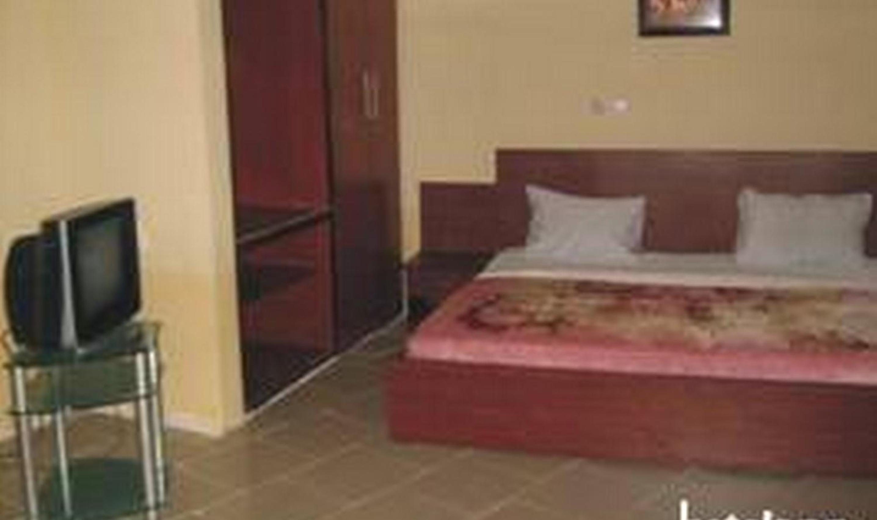 Ade Super Hotel - Guest Room view 3