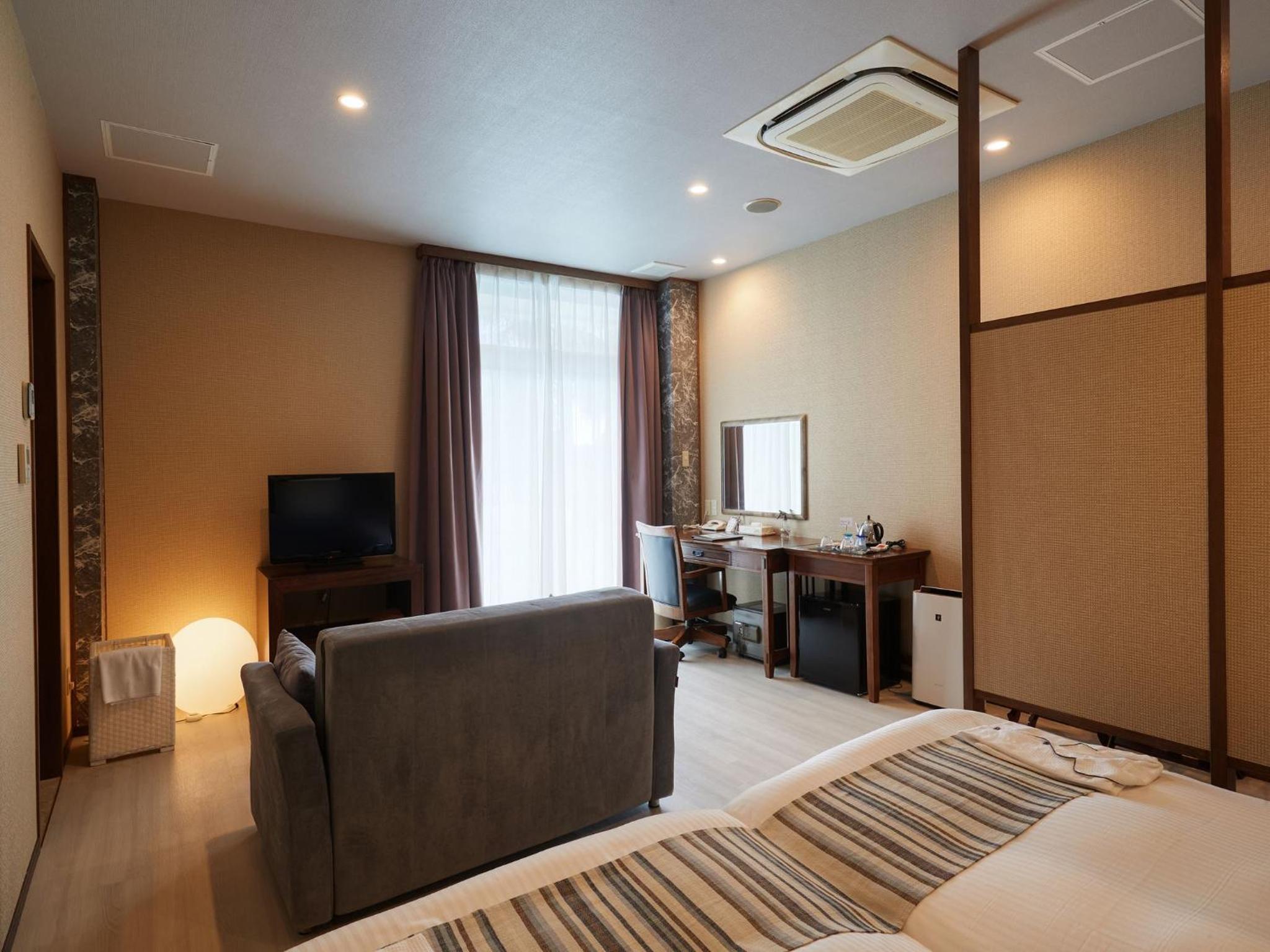 沖縄最高級最大 1250平方メートル 10 full Suite 大プール, 砂浜の傍,30ベッド155映画館