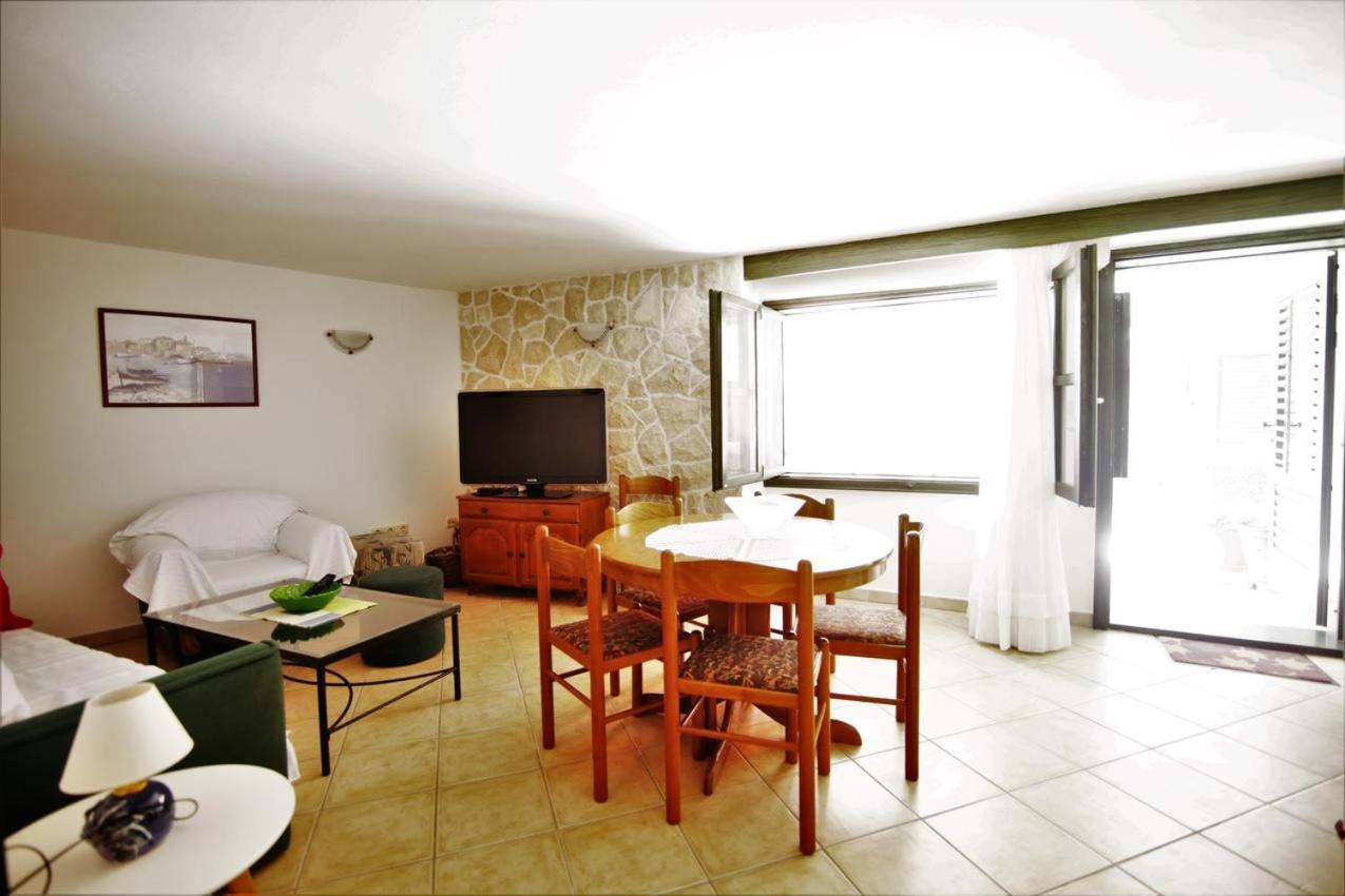 Holiday house Ljubica Tisno view 5
