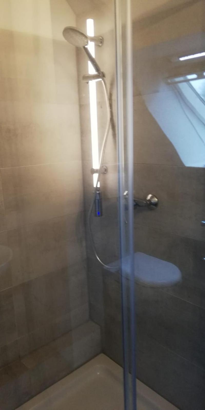 Apartment bei Paulchen en Schneverdingen — bathroom