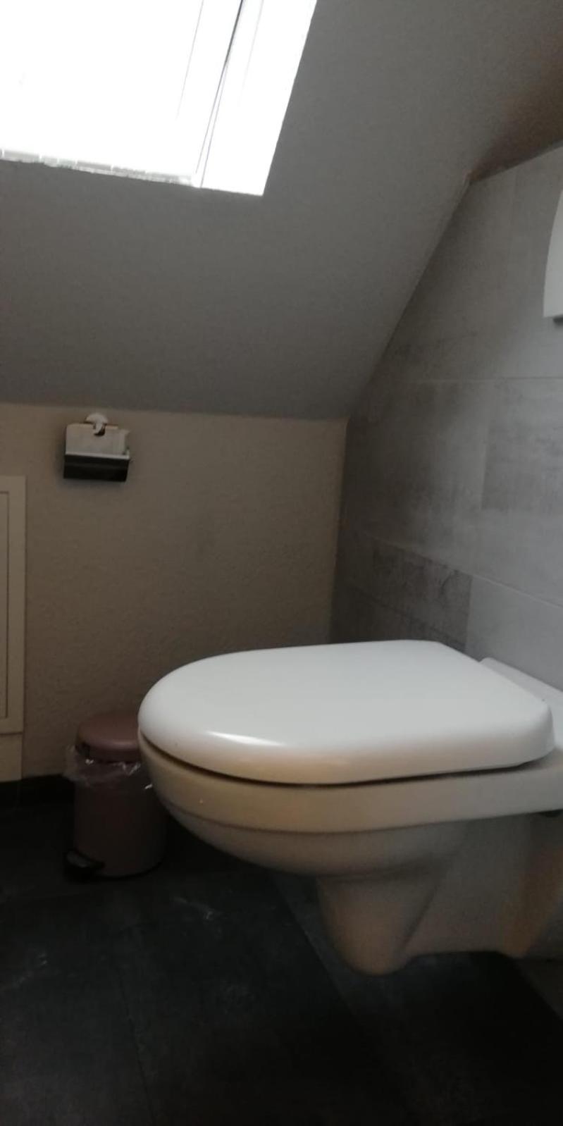Apartment bei Paulchen en Schneverdingen — bathroom