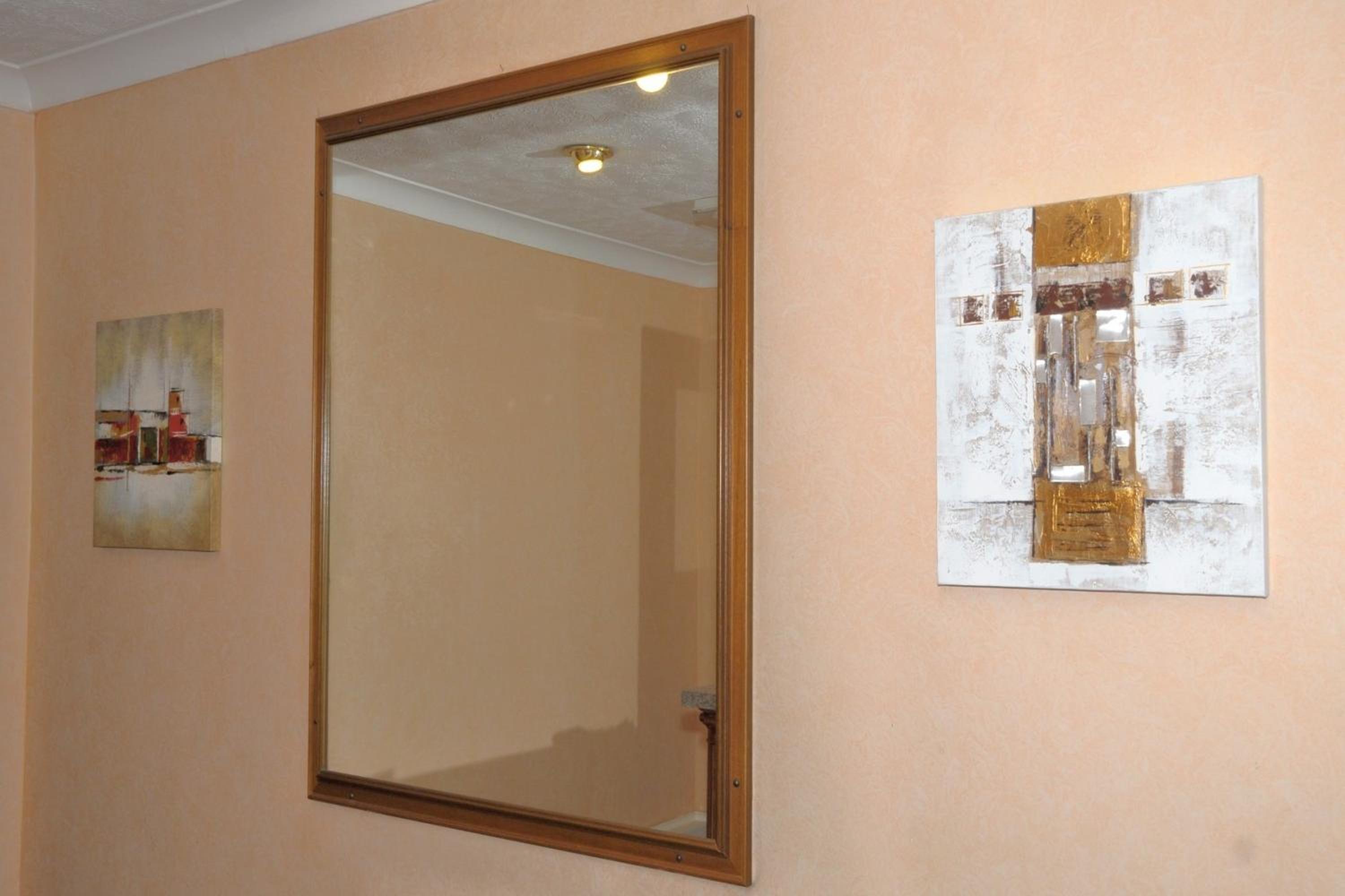 Wimblehurst Hotel, photo 14