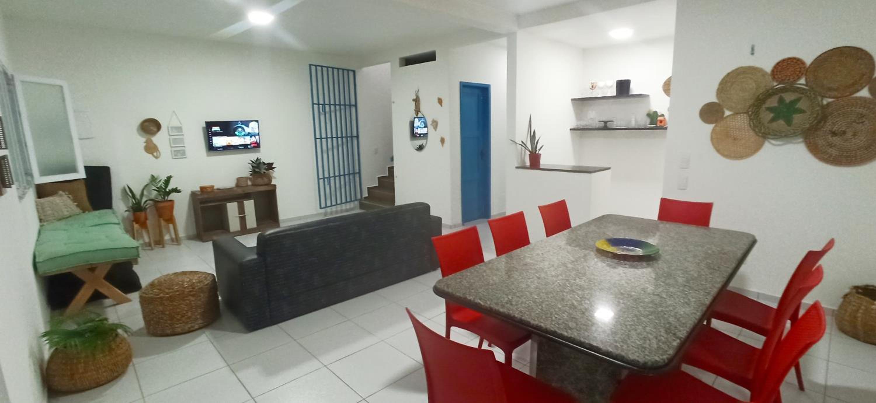 Casa duplex beira mar reformada com piscina no Peito Moça
