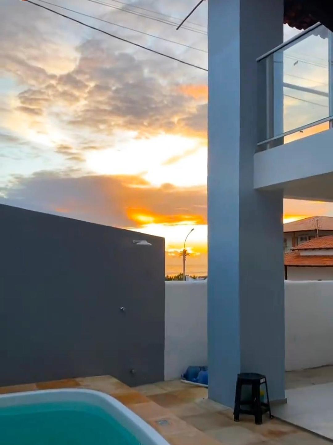 Casa duplex beira mar reformada com piscina no Peito Moça