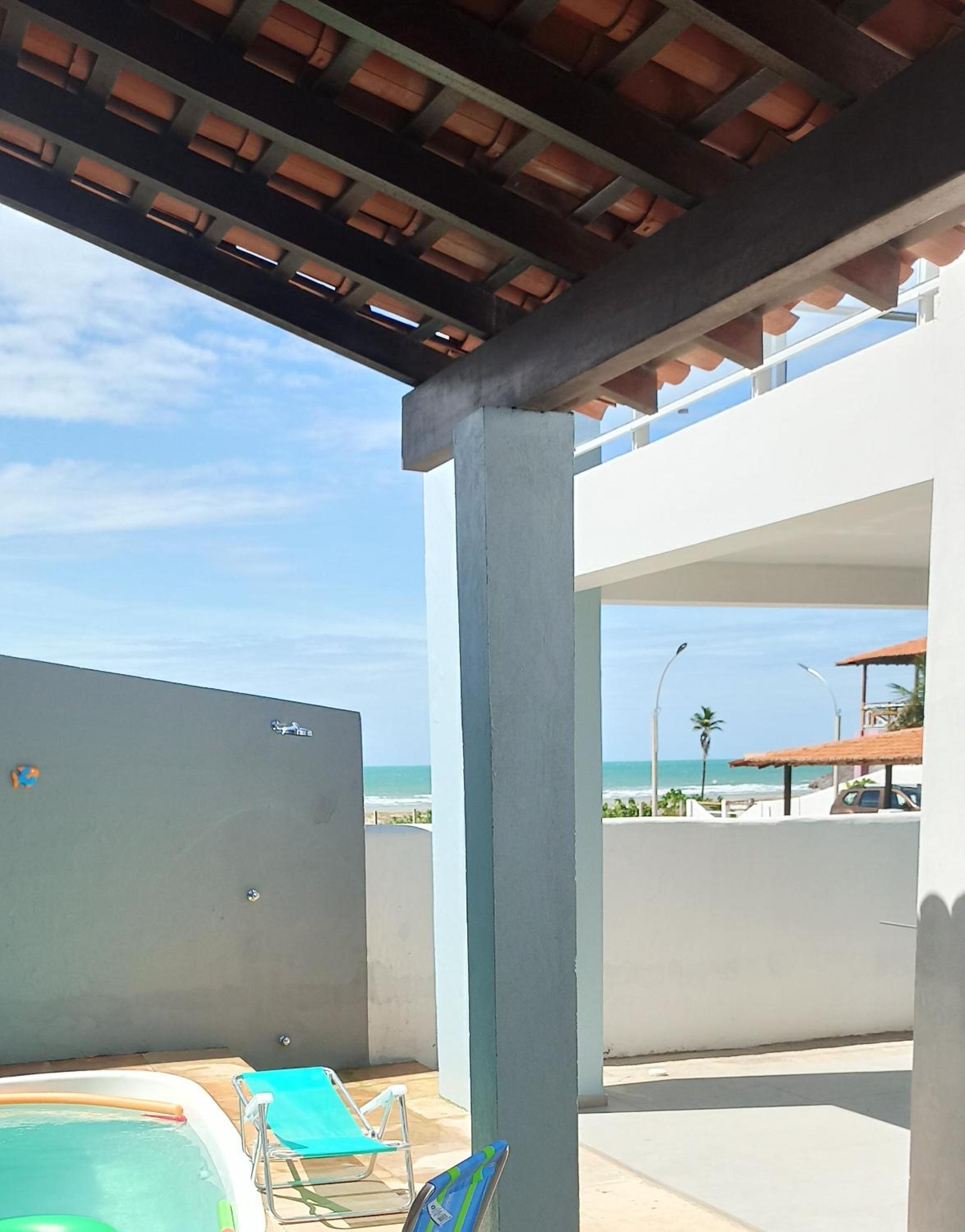Casa duplex beira mar reformada com piscina no Peito Moça