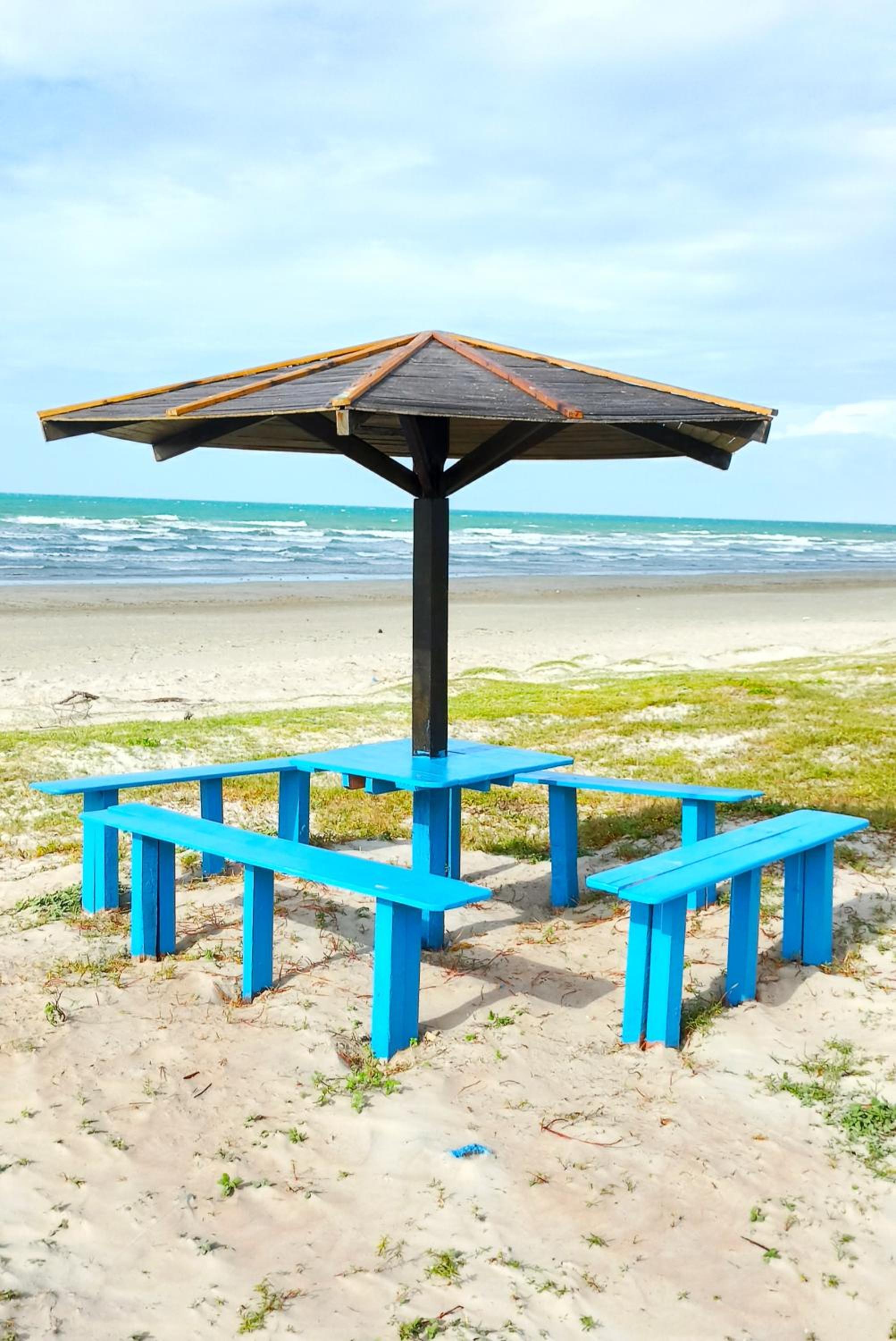Casa duplex beira mar reformada com piscina no Peito Moça