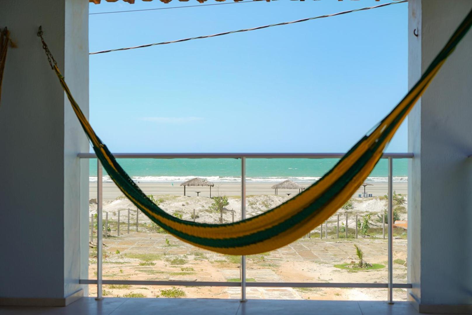 Casa duplex beira mar reformada com piscina no Peito Moça