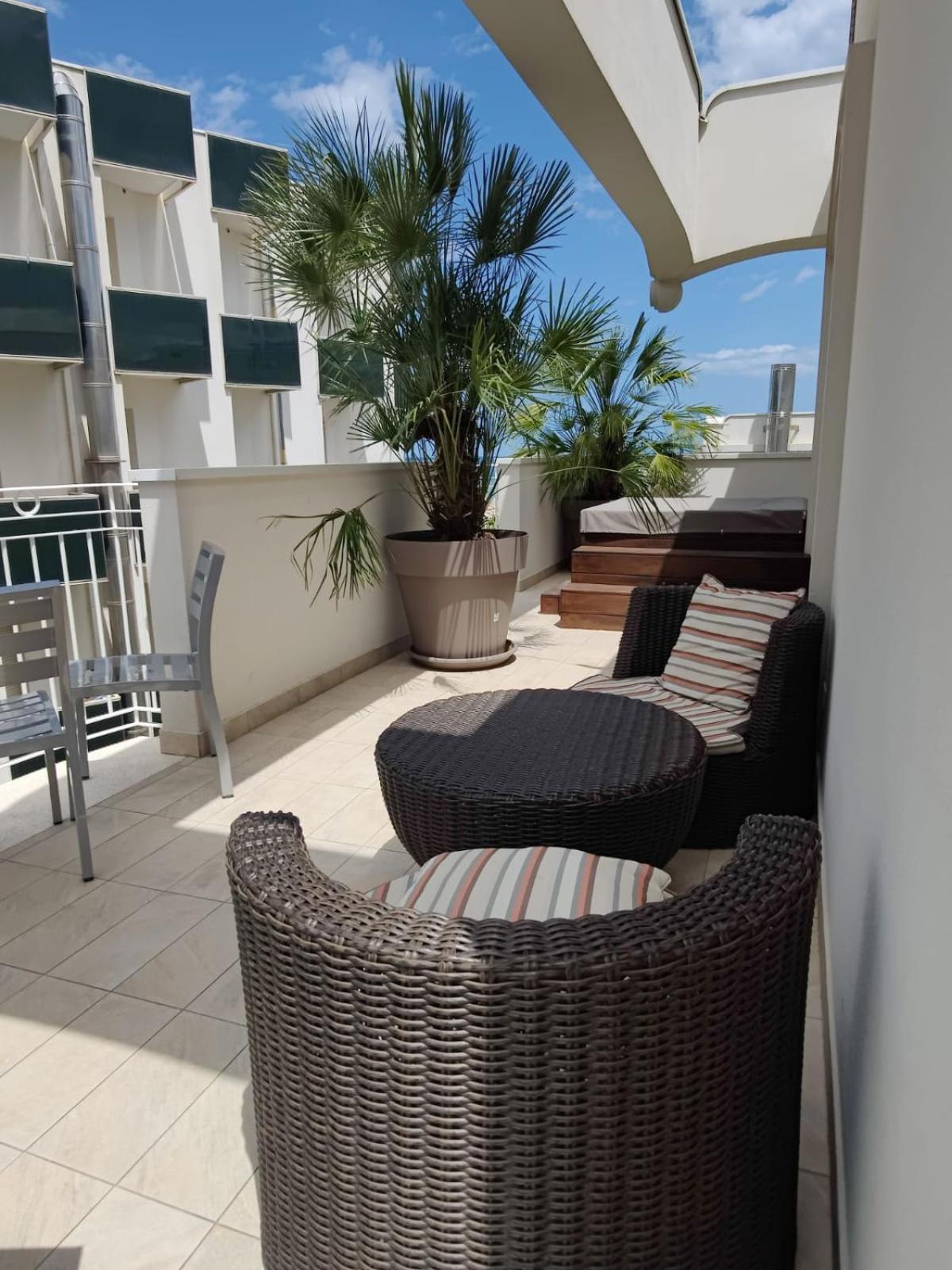 Hotel Ambassador — 2