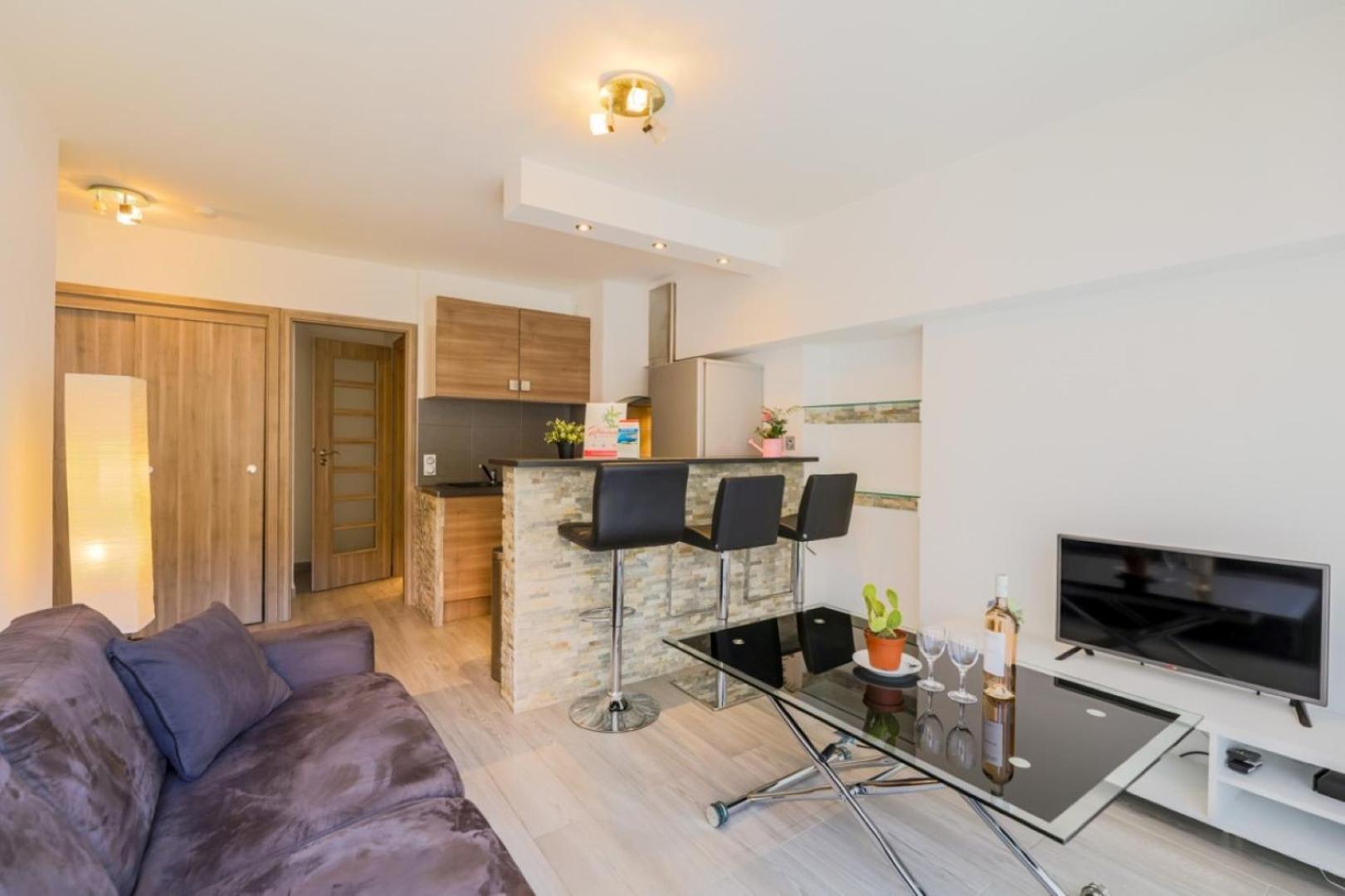SUEDE 2 AP4208 By Riviera Holiday Homes view 3